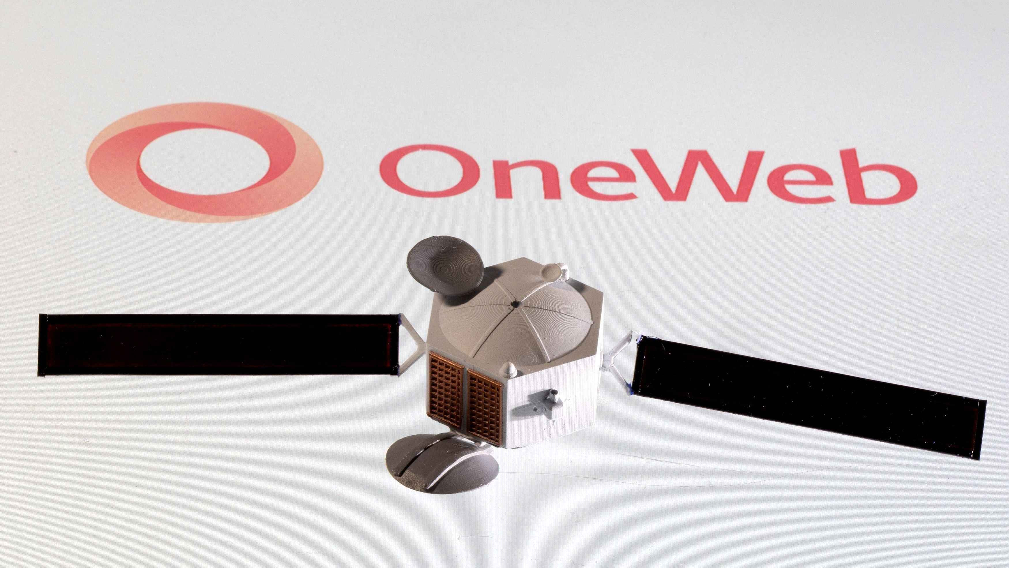 <div class="paragraphs"><p>Satellite model is placed on OneWeb logo.</p></div>