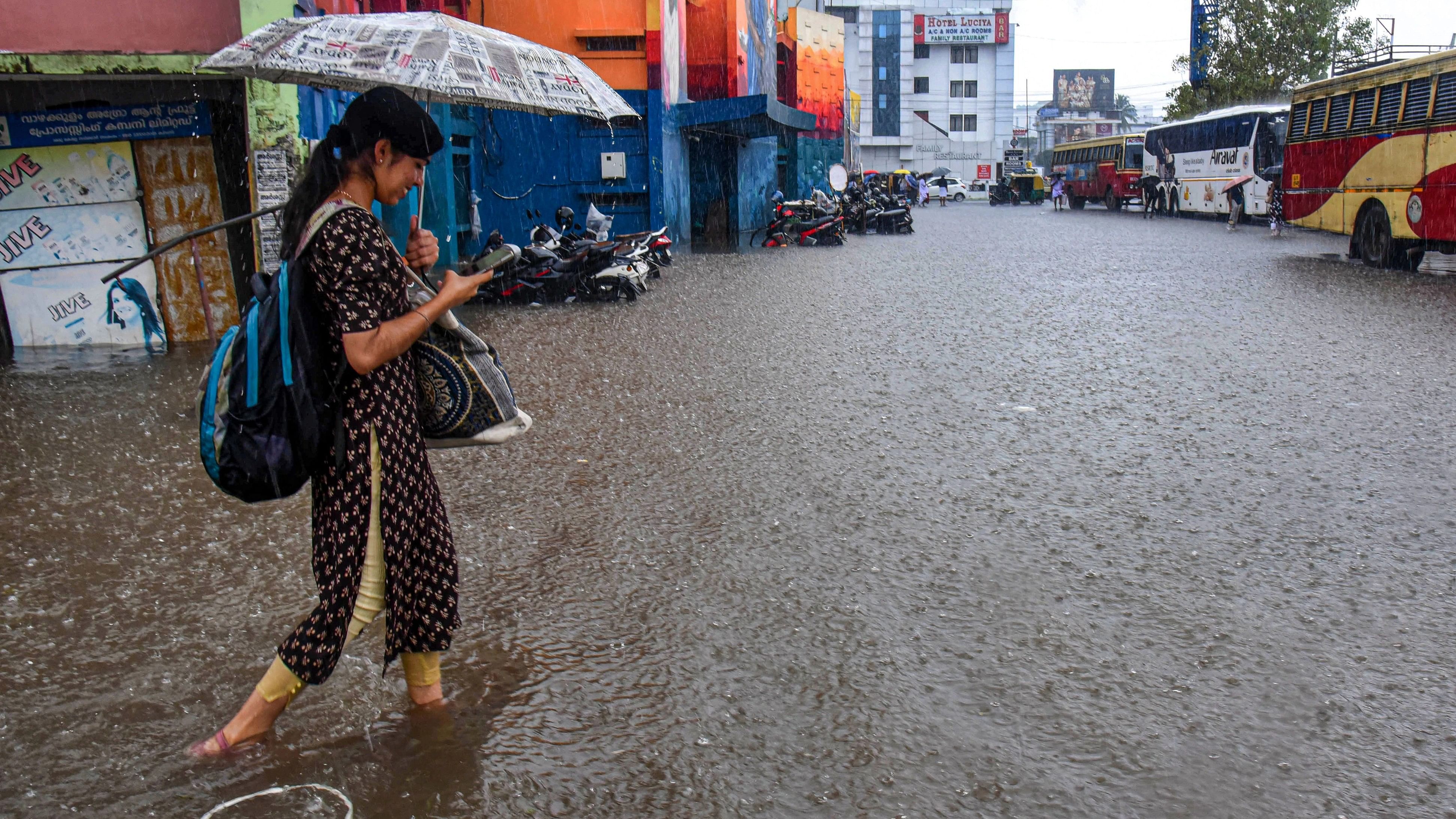 <div class="paragraphs"><p> A commuter at a waterlogged Kerala State Road Transport Corporation (KSRTC) station amid heavy rain, in Kochi, Friday, Sept. 29, 2023. The IMD on Friday issued an 'orange alert' for four districts of Kerala; Thiruvananthapuram, Alappuzha, Kannur and Kasaragod, and a 'yellow alert' for the remaining districts of the state.</p></div>