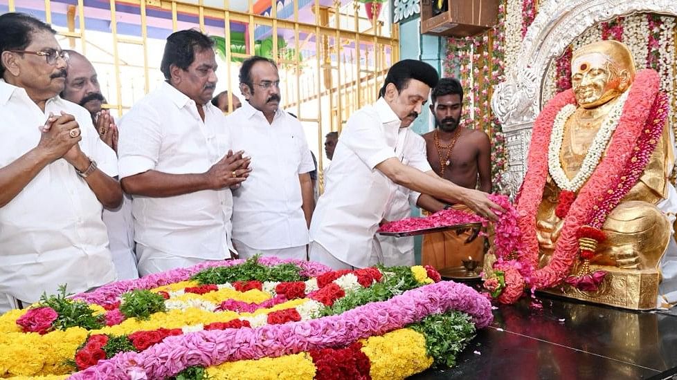 <div class="paragraphs"><p>Chief Minister M K Stalin paying tributes to freedom fighter and Forward Bloc leader Muthuramalinga Thevar on his birth and death anniversary in Pasumpon on Monday.</p></div>