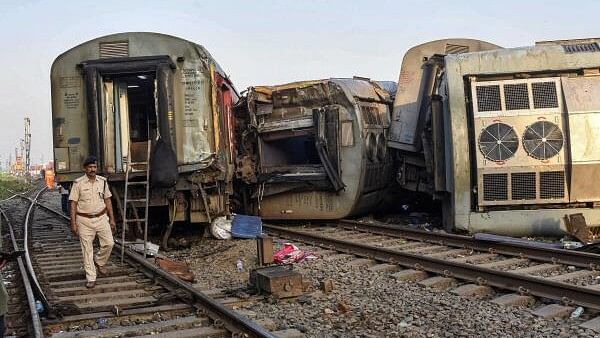 <div class="paragraphs"><p>Derailed coaches of North East Express near Raghunathpur railway station, in Buxar district.</p></div>