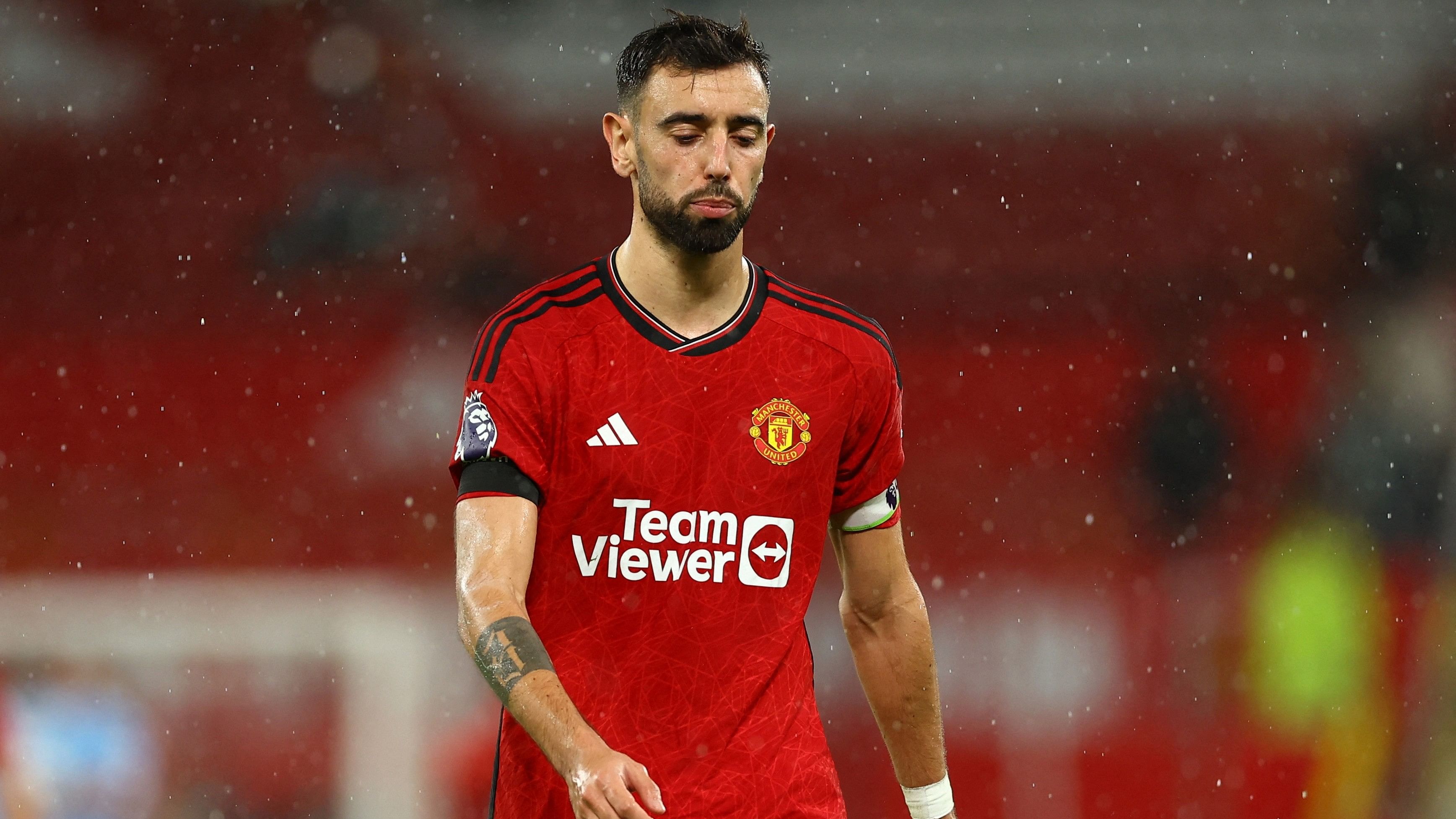 <div class="paragraphs"><p>   Manchester United's Bruno Fernandes looks dejected after the match against Manchester City.</p></div>