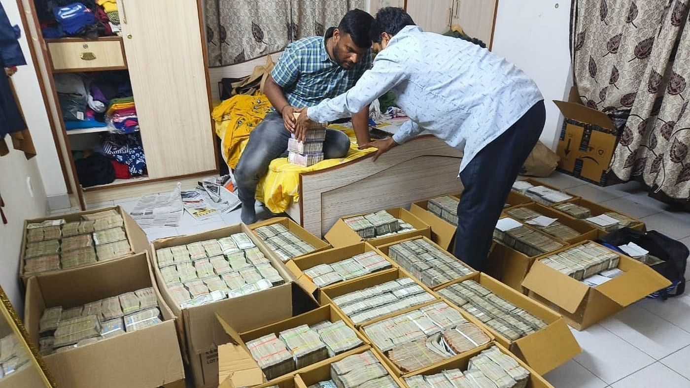 <div class="paragraphs"><p>IT officials recover Rs 20 crore in cash from contractor Ambikapathy’s son’s house on Friday. </p></div>