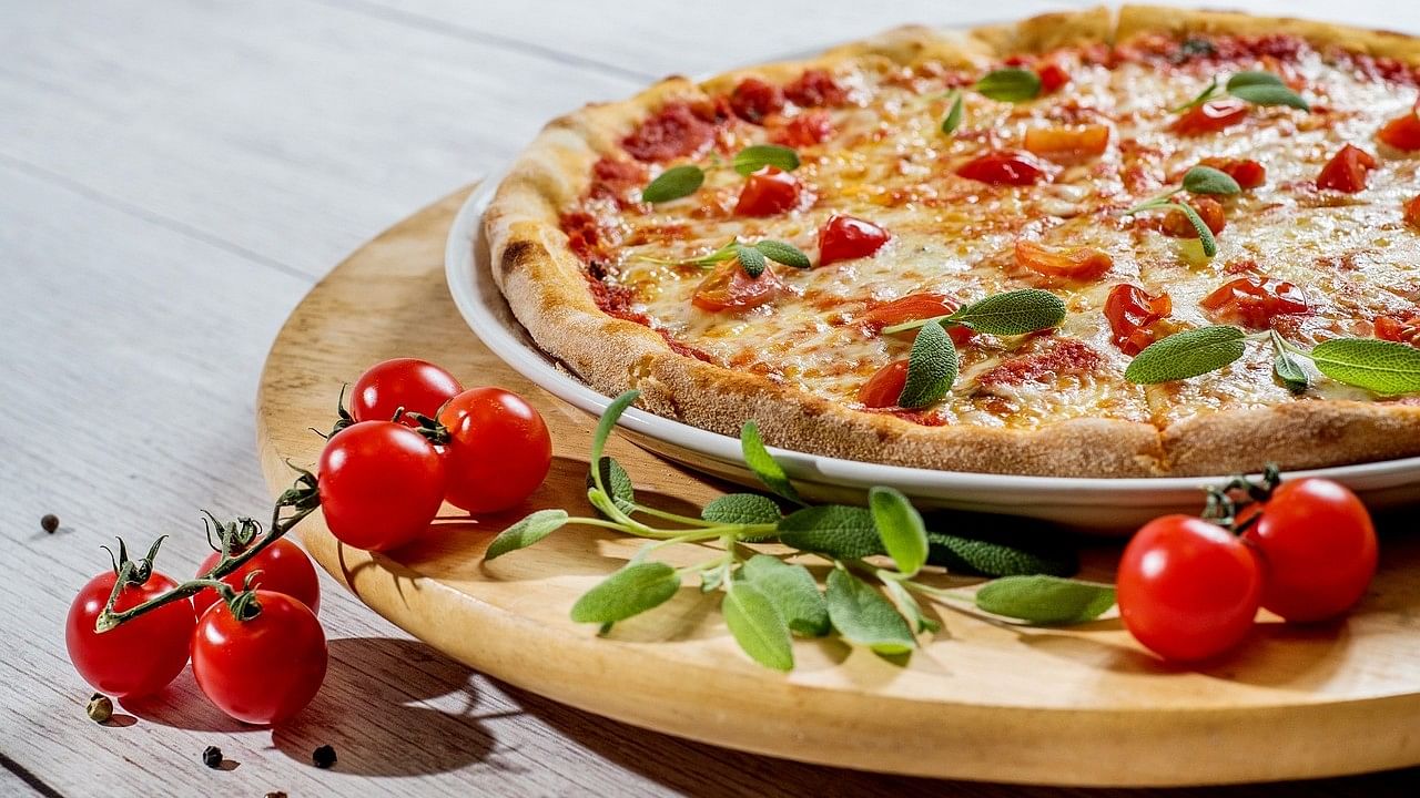 <div class="paragraphs"><p>Representative image of pizza.</p></div>