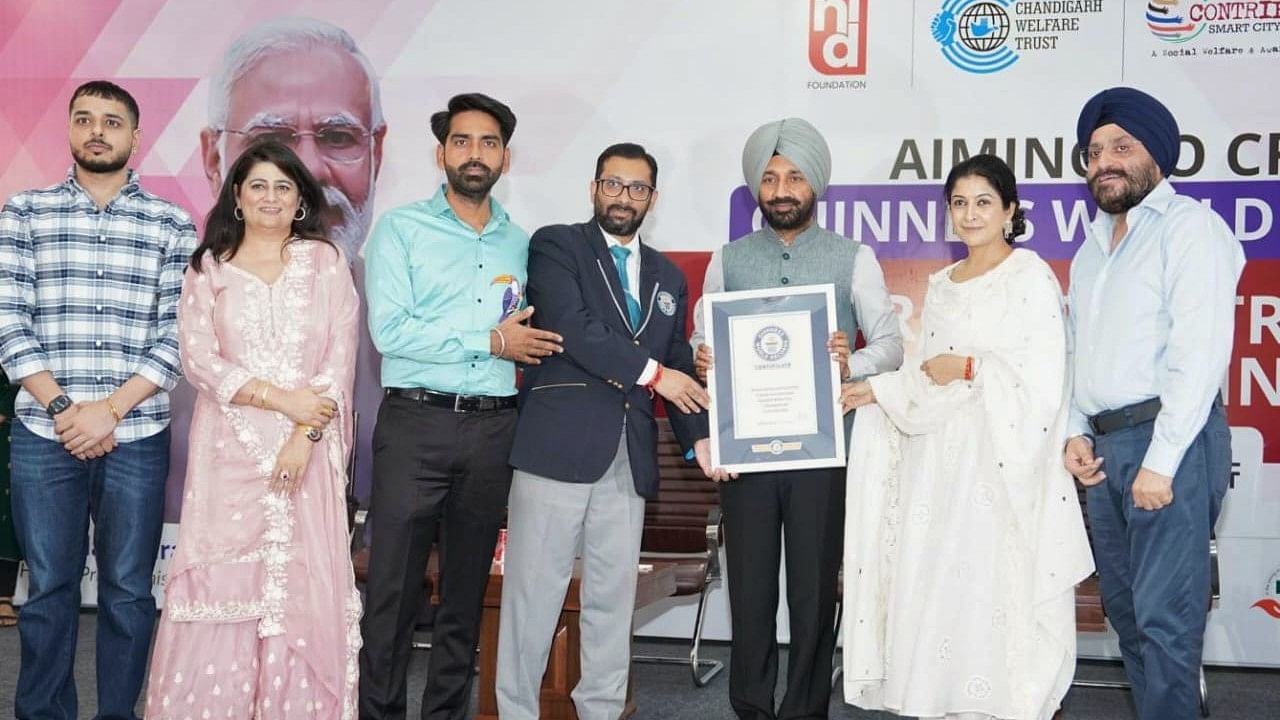 <div class="paragraphs"><p>The official adjudicator of Guinness World Records Rishi Nath awards the certificate to Chancellor Chandigarh University &amp; CWT founder Satnam Singh Sandhu in the ceremony.&nbsp;</p></div>