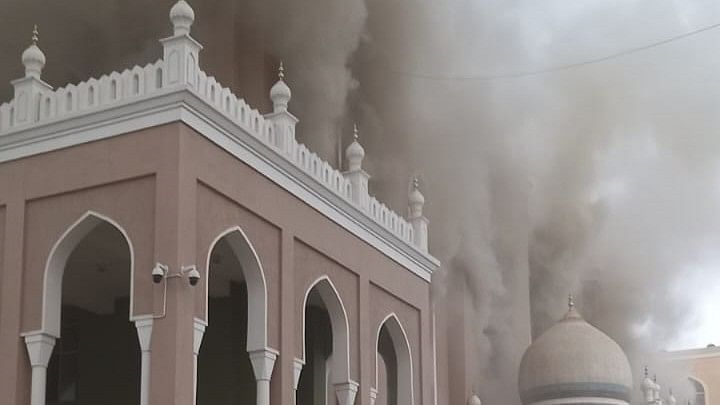 <div class="paragraphs"><p>Fire at Haj Bhavan in Bellahalli. </p></div>