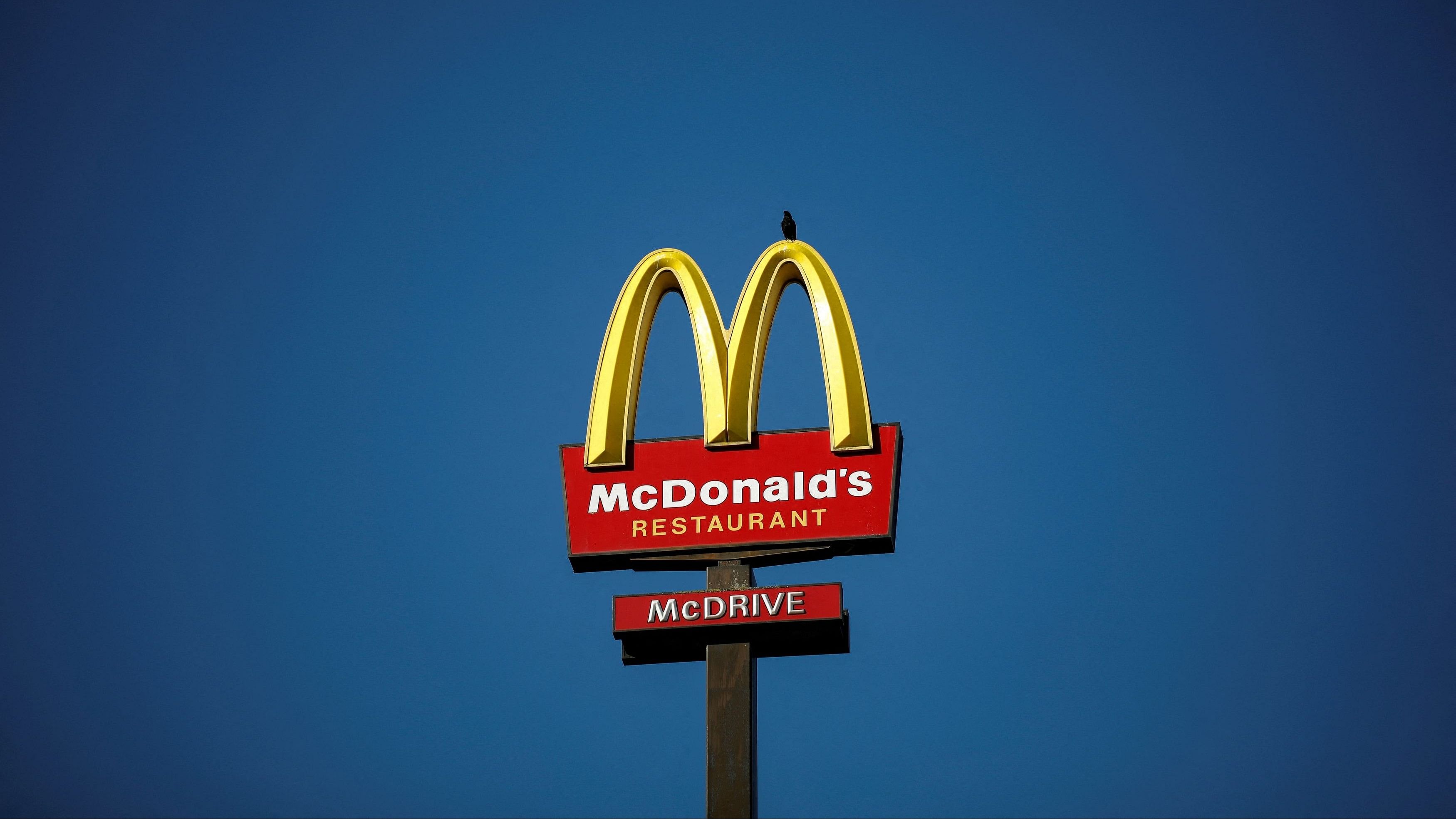 <div class="paragraphs"><p>McDonald's company logo.</p></div>