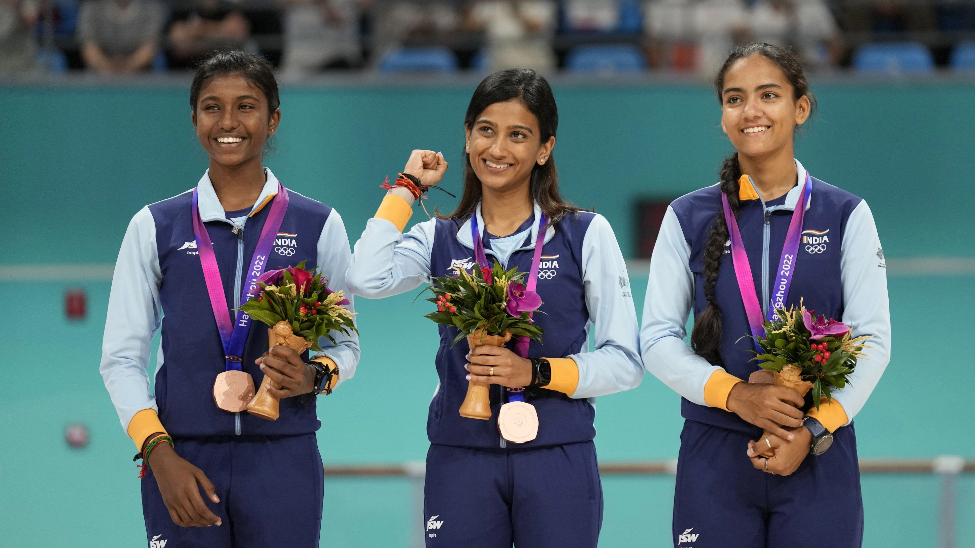 <div class="paragraphs"><p>Bronze medalists of India, Karthika Jagadeeswaran, left, Aarathy Kasturi Raj, center, and Heeral Sadhu pose on the podium during the awards ceremony of the women's Speed Skating 3000 meter Relay Race G1 at 19th Asian Games in Hangzhou, China, Monday, Oct. 2, 2023. </p></div>