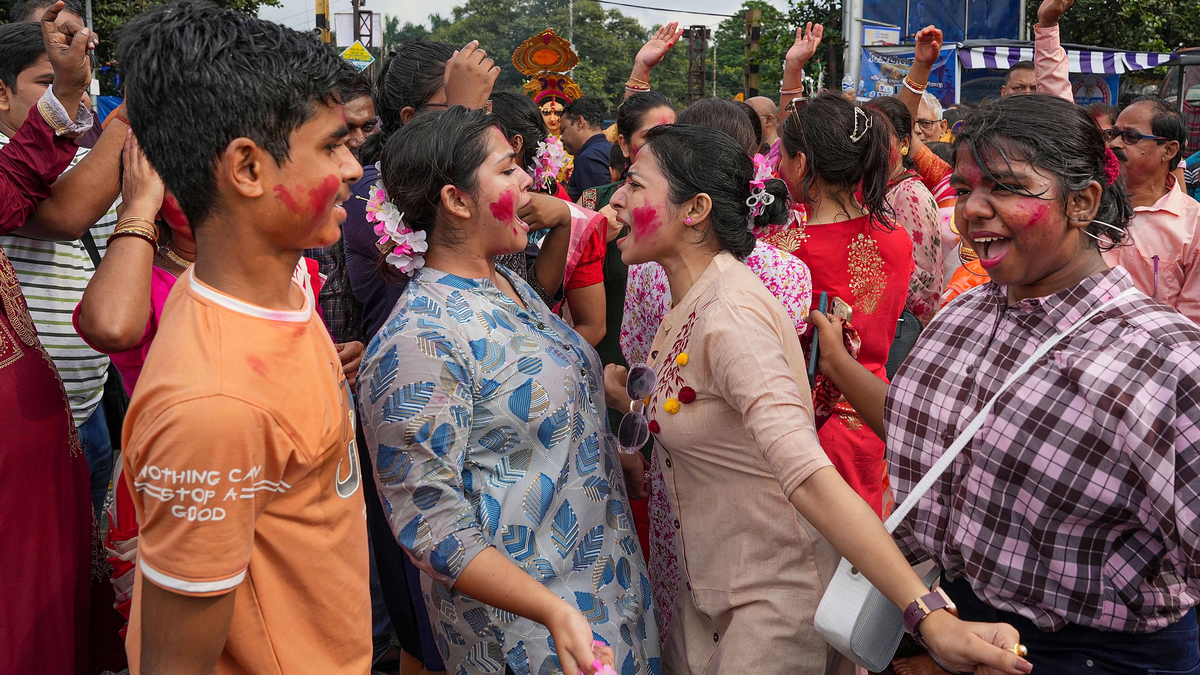 <div class="paragraphs"><p>A procession for the immersion (visarjan) of the idol of goddess Durga.&nbsp;</p></div>