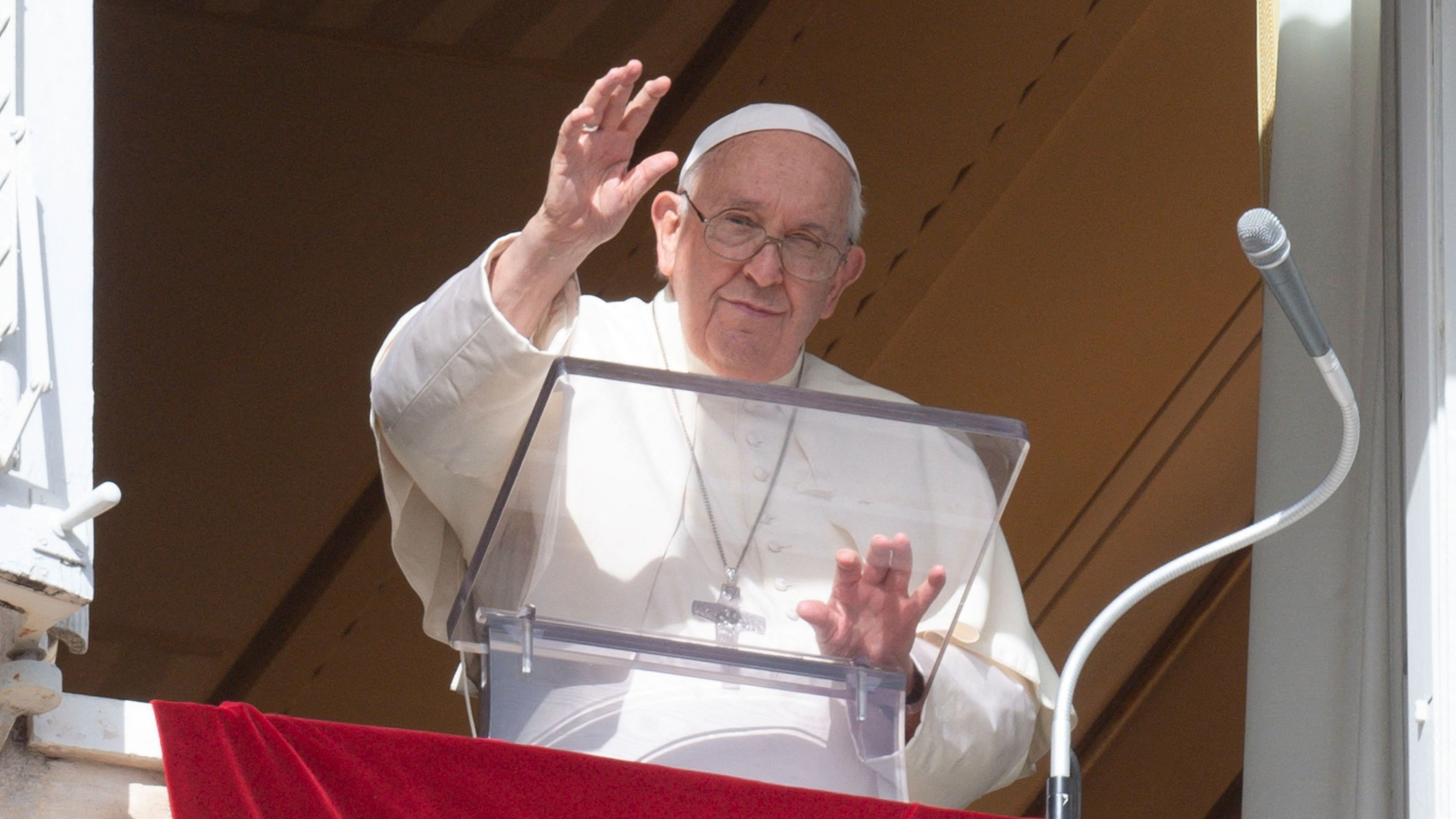 <div class="paragraphs"><p>Pope Francis leads the Angelus prayer from his window, at the Vatican, November 5, 2023.</p></div>