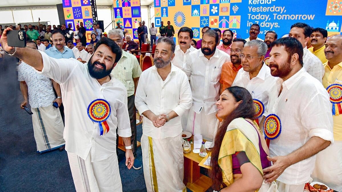 <div class="paragraphs"><p>Actor Mohanlal takes a selfie with Kerala Chief Minister Pinarayi Vijayan and actors Kamal Haasan, Mammootty, Shobana and state ministers during the Keraleeyam festival, in Thiruvananthapuram.</p></div>