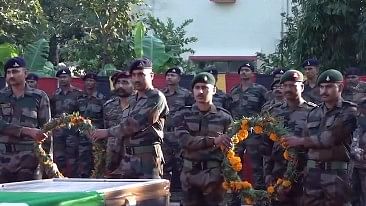 <div class="paragraphs"><p>Army personnel pay tributes to their colleagues, who were martyred during Rajouri encounter, at Military Hospital, Jammu.</p></div>