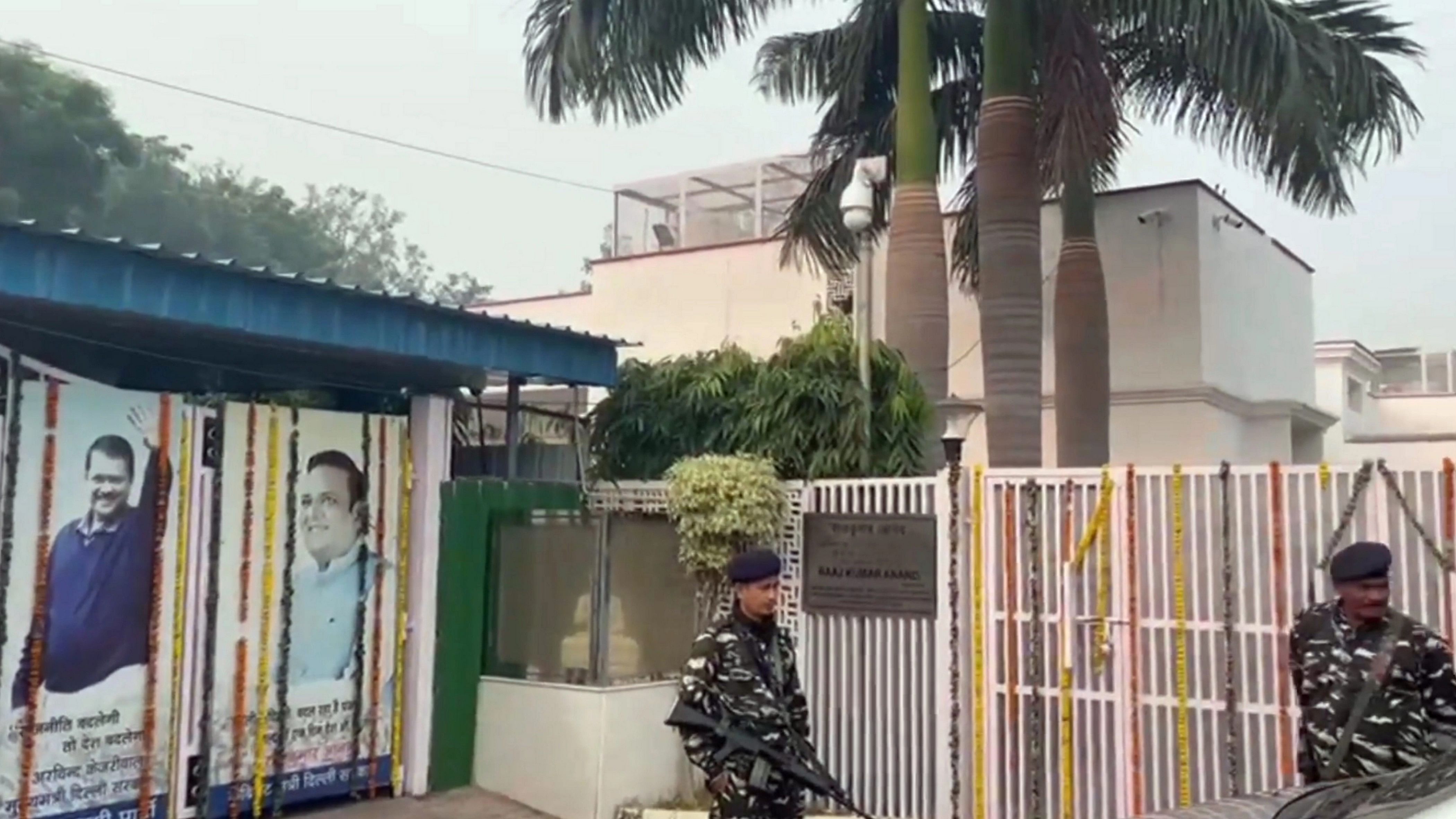 <div class="paragraphs"><p> Security personnel stand guard outside the premises of Delhi Cabinet Minister and AAP leader Raaj Kumar Anand.</p></div>