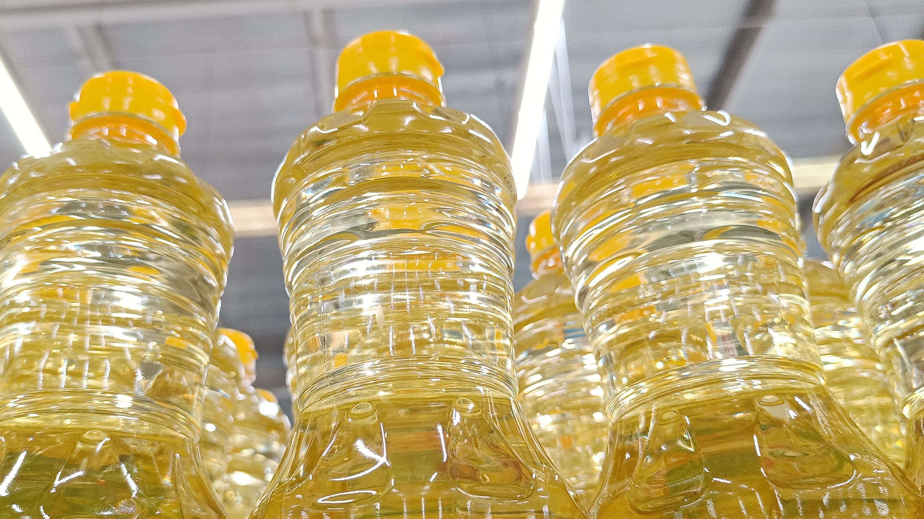 <div class="paragraphs"><p>Representative image of vegetable oil.</p></div>