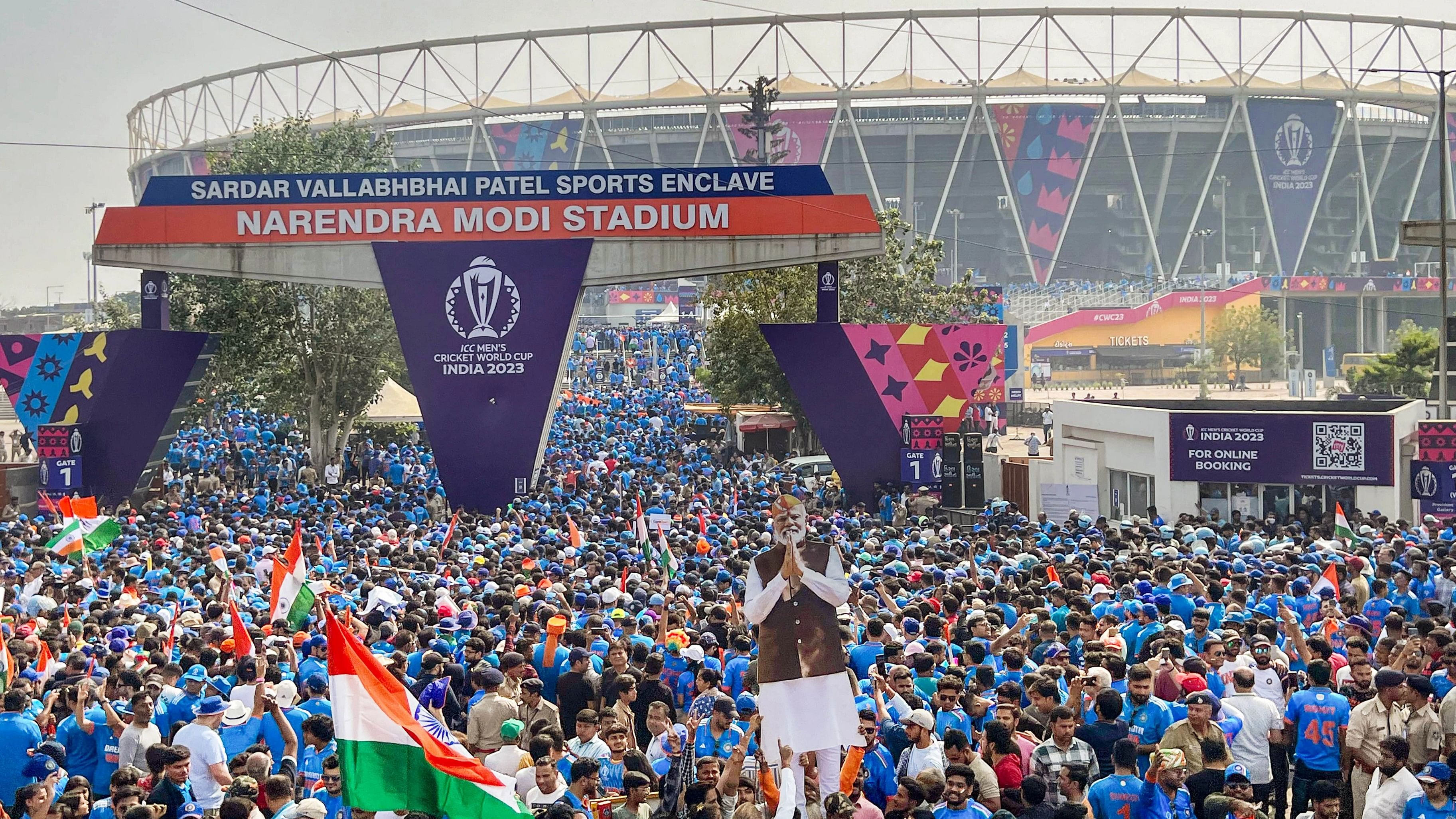 <div class="paragraphs"><p>Fans arrive at the Narendra Modi Stadium to watch the ICC Men's Cricket World Cup 2023 final between India and Australia, in Ahmedabad, Sunday, Nov. 19, 2023. </p></div>