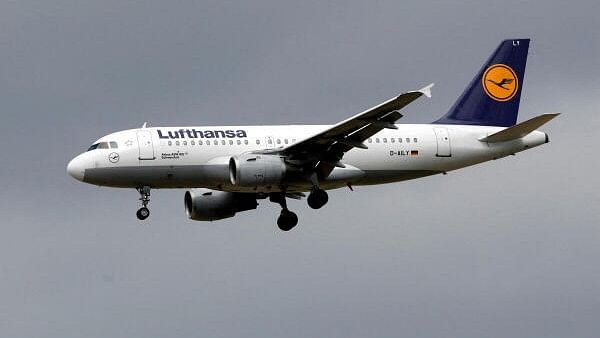<div class="paragraphs"><p>A Lufthansa airplane.</p></div>