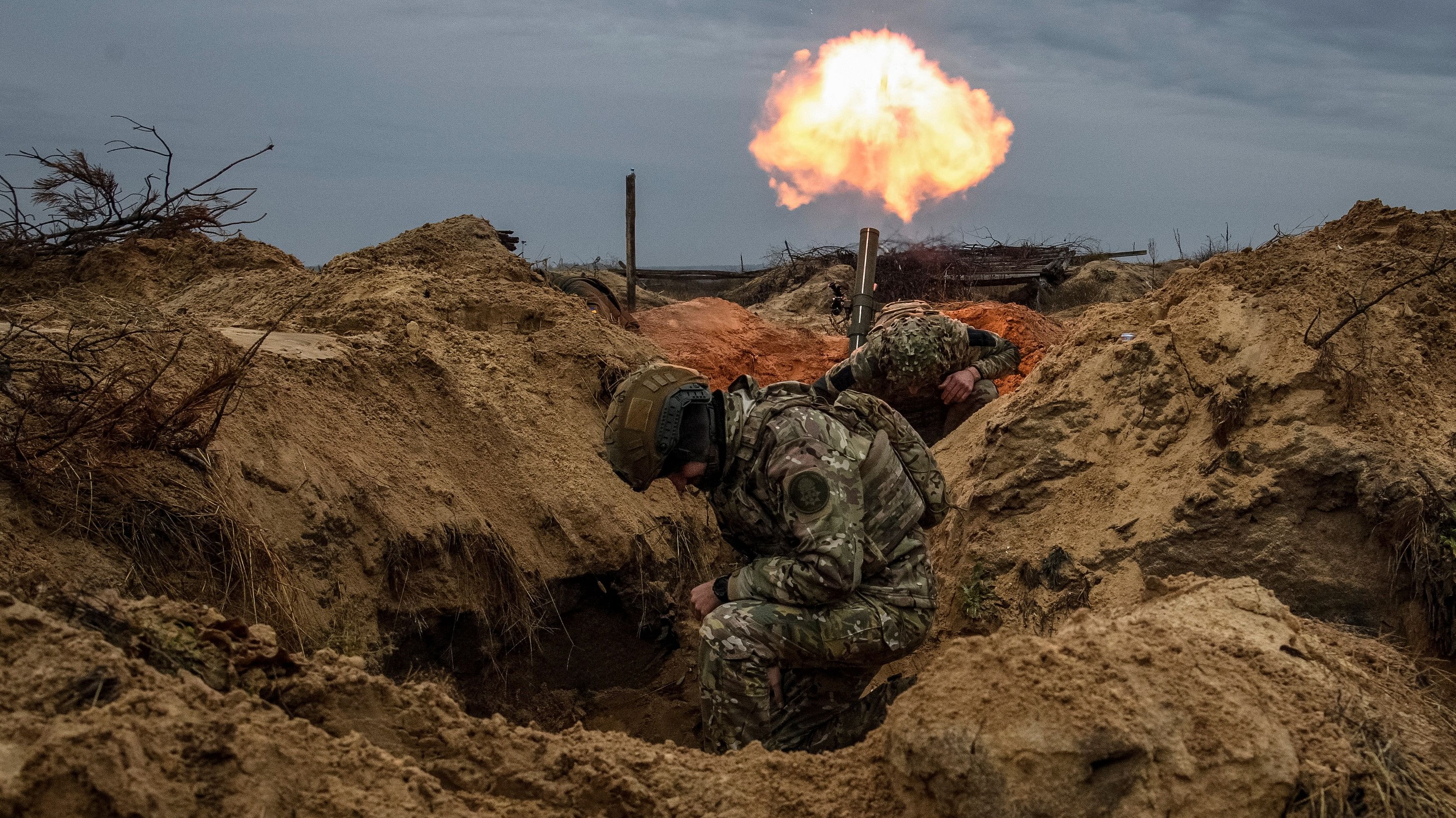 <div class="paragraphs"><p>Ukrainian service members from the National Guard of Ukraine fire a mortar during an exercise in Kyiv region.</p></div>