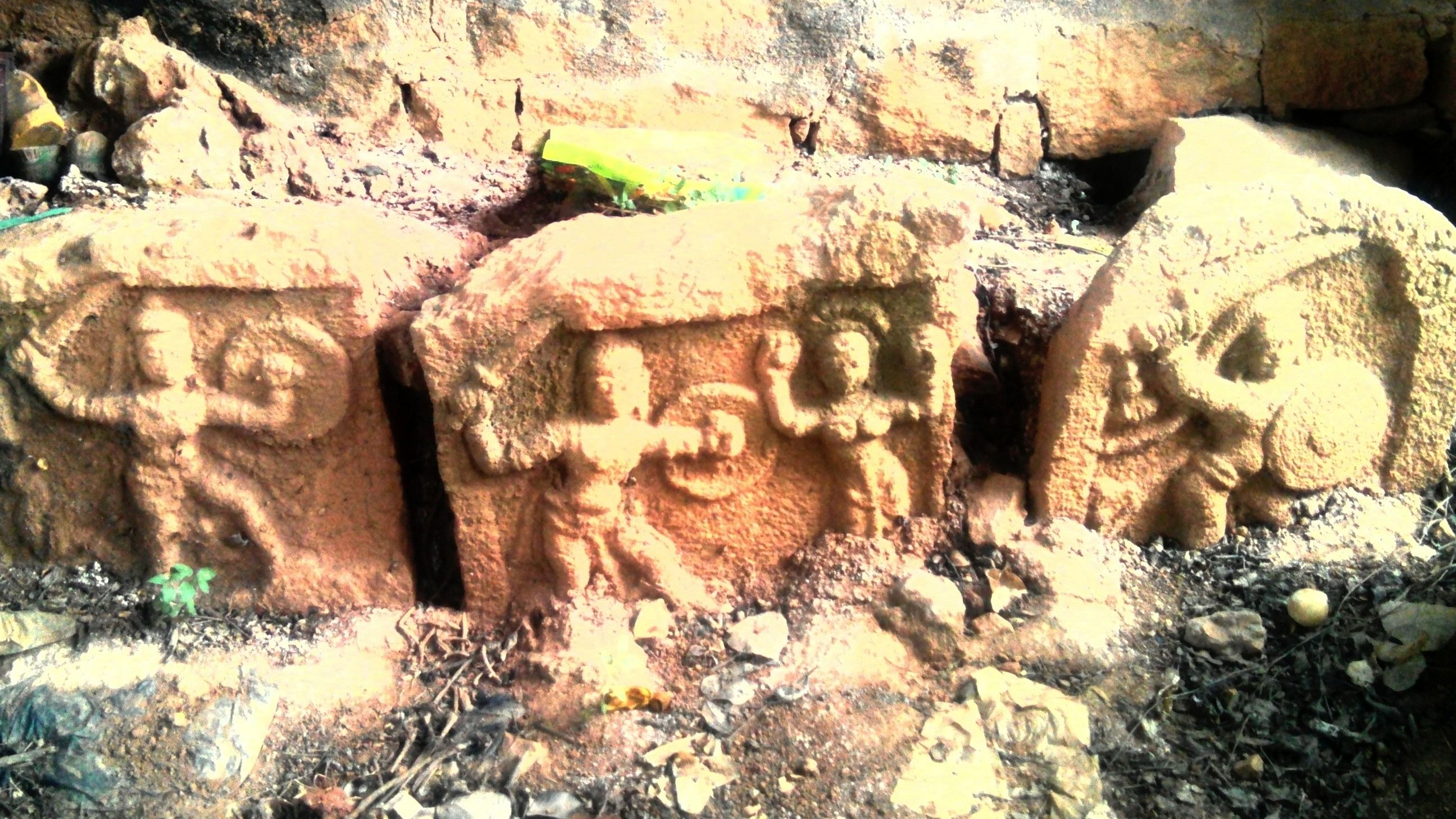 <div class="paragraphs"><p>Hero stones found in a temple in ruins near Dobbspet. </p></div>