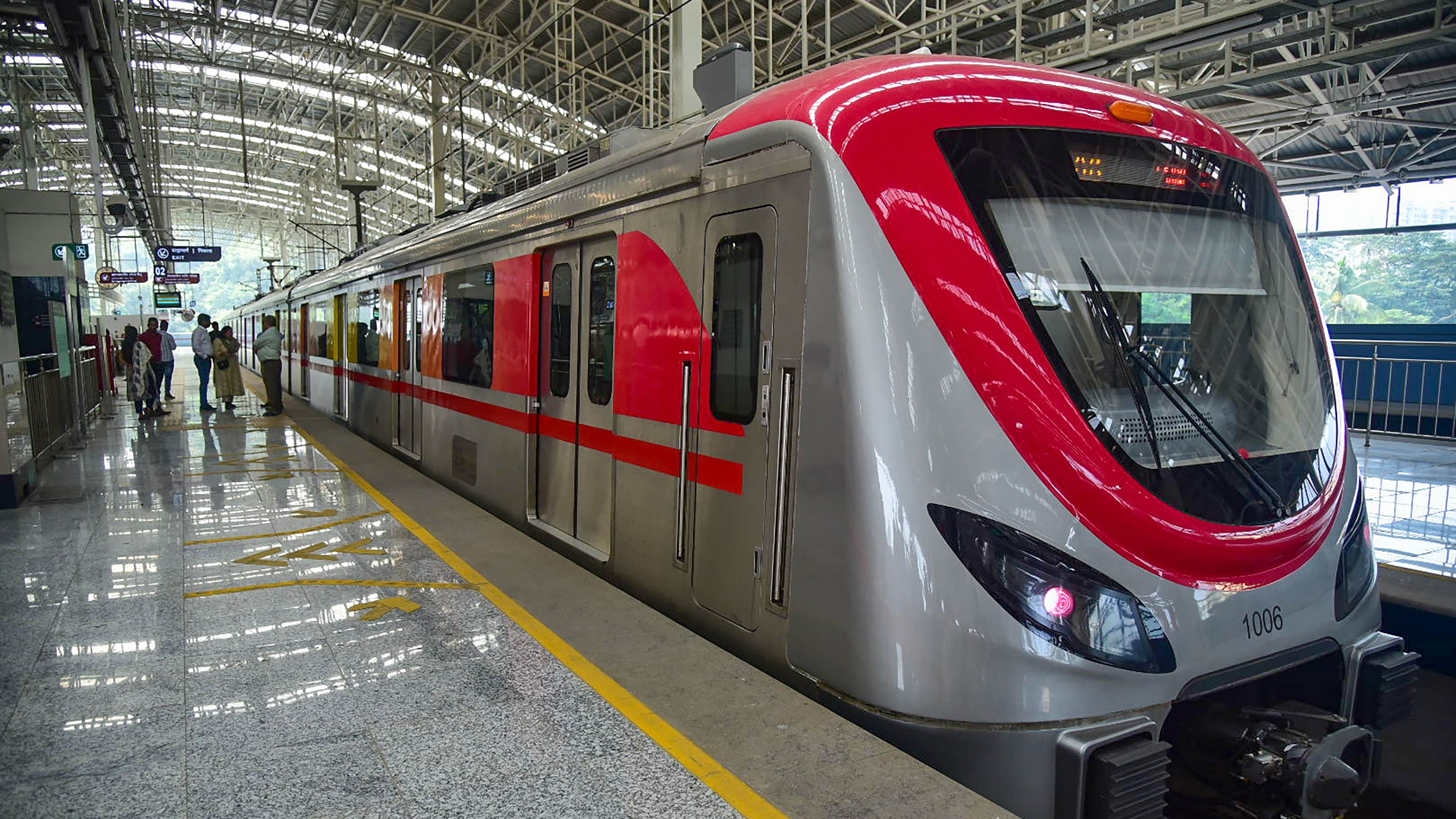 <div class="paragraphs"><p>Navi Mumbai: Commuters board a metro train from Belapur Metro Station, after Line No 1 from Belapur to Pendhar was opened for public, Friday, Nov. 17, 2023.</p></div>