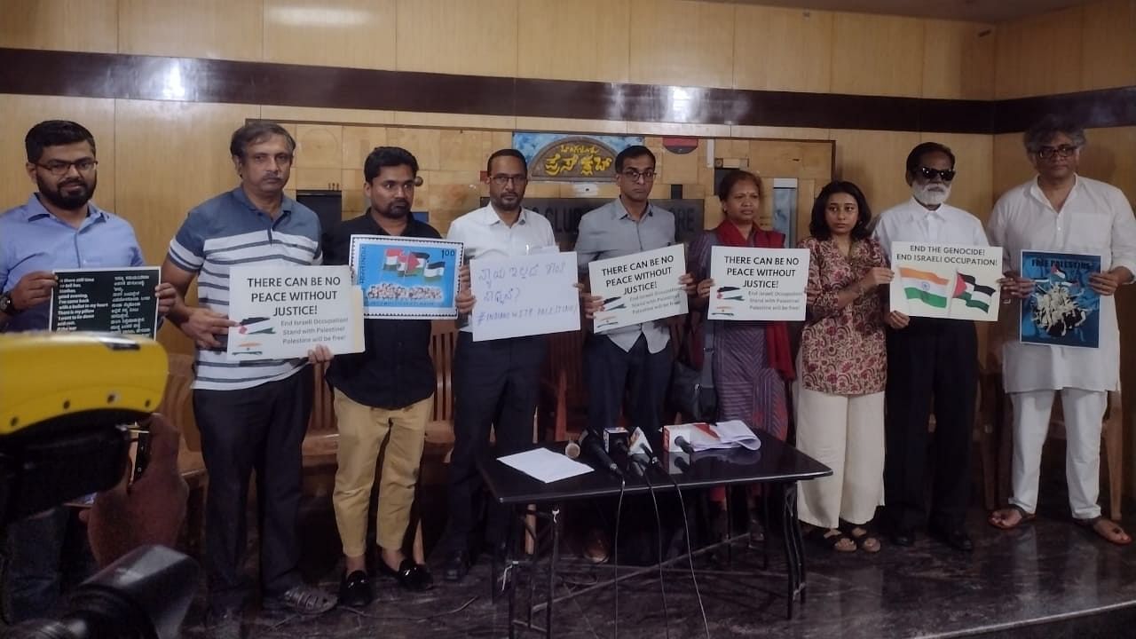 <div class="paragraphs"><p>PUCL's Aakar Patel and&nbsp;Arvind Narrain, AICCTU's&nbsp;Clifton D’Rozario, Gowri from&nbsp;Karnataka Janashakti, Labeed Shafi from Solidarity Youth Movement and independent activist Nishkala at the press conference on Tuesday. </p></div>