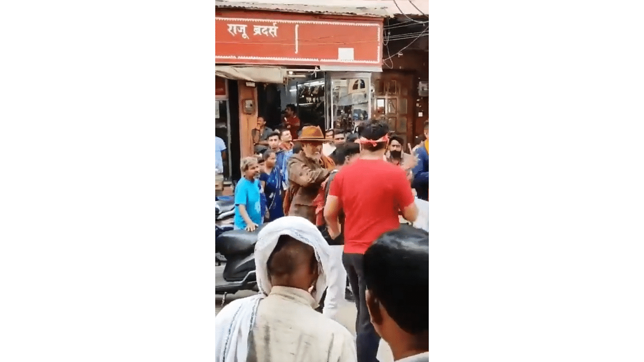 <div class="paragraphs"><p>Screengrab of video showing Nana Patekar slapping a fan.</p></div>