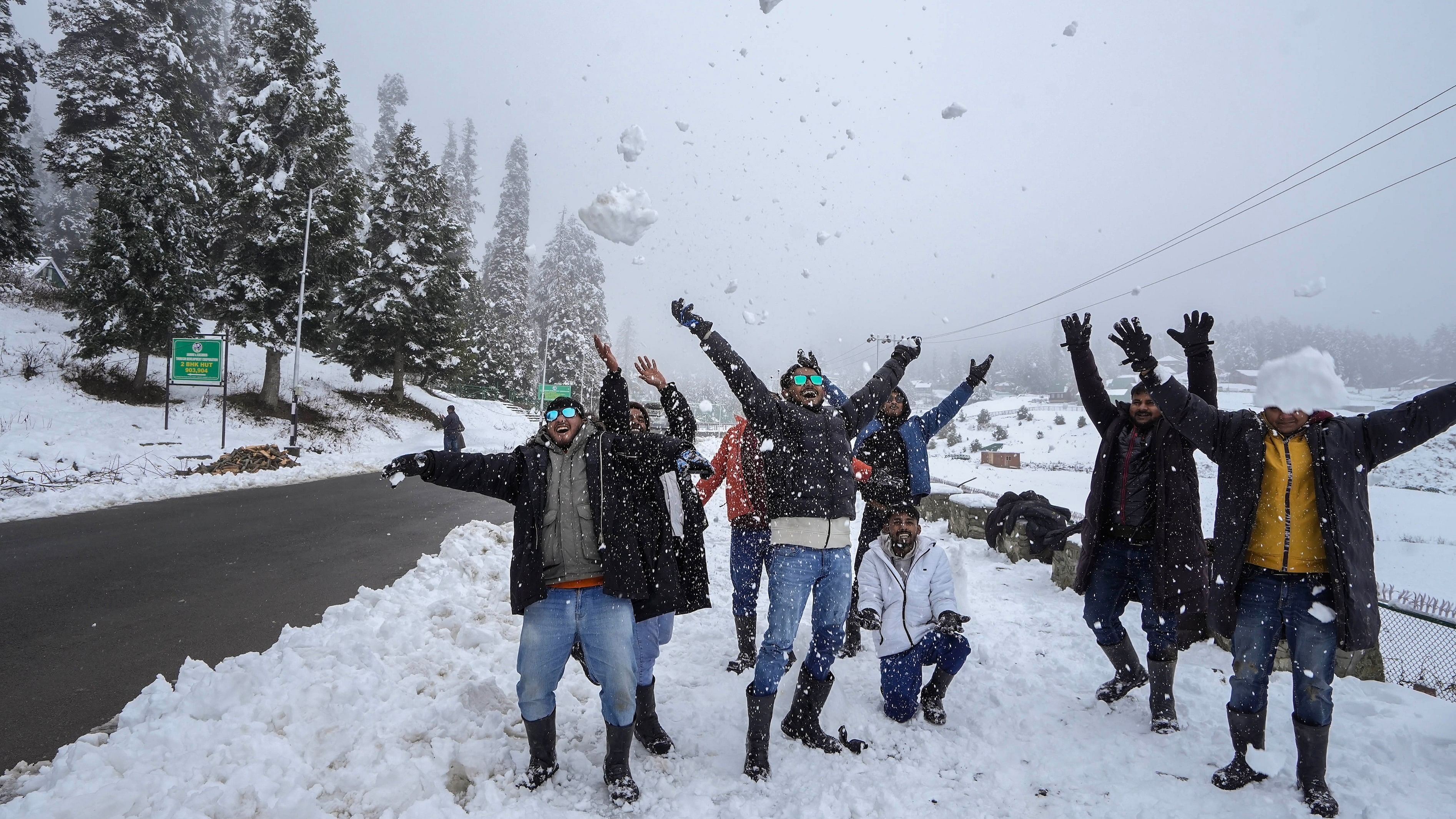 <div class="paragraphs"><p>Several tourists who had come to witness the magic of crimson Chinar leaves falling in Autumn here were in for a pleasant surprise as they could catch the white Gulmarg due to early snowfall.</p></div>