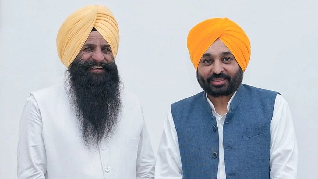 <div class="paragraphs"><p>Jaswant Singh Gajjan Majra (left) with Punjab CM Bhagwant Mann.</p></div>