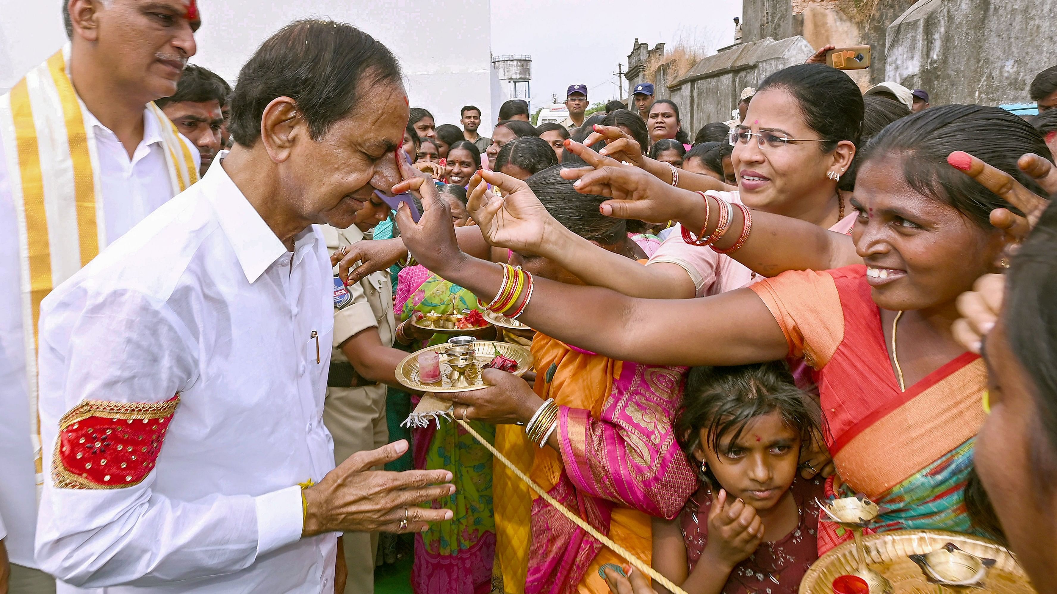 <div class="paragraphs"><p>Telangana Chief Minister and BRS Chief K. Chandrashekar Rao during a visit to Sri Konaipally Venkateshwara Swamy Temple in Siddipet district.</p></div>