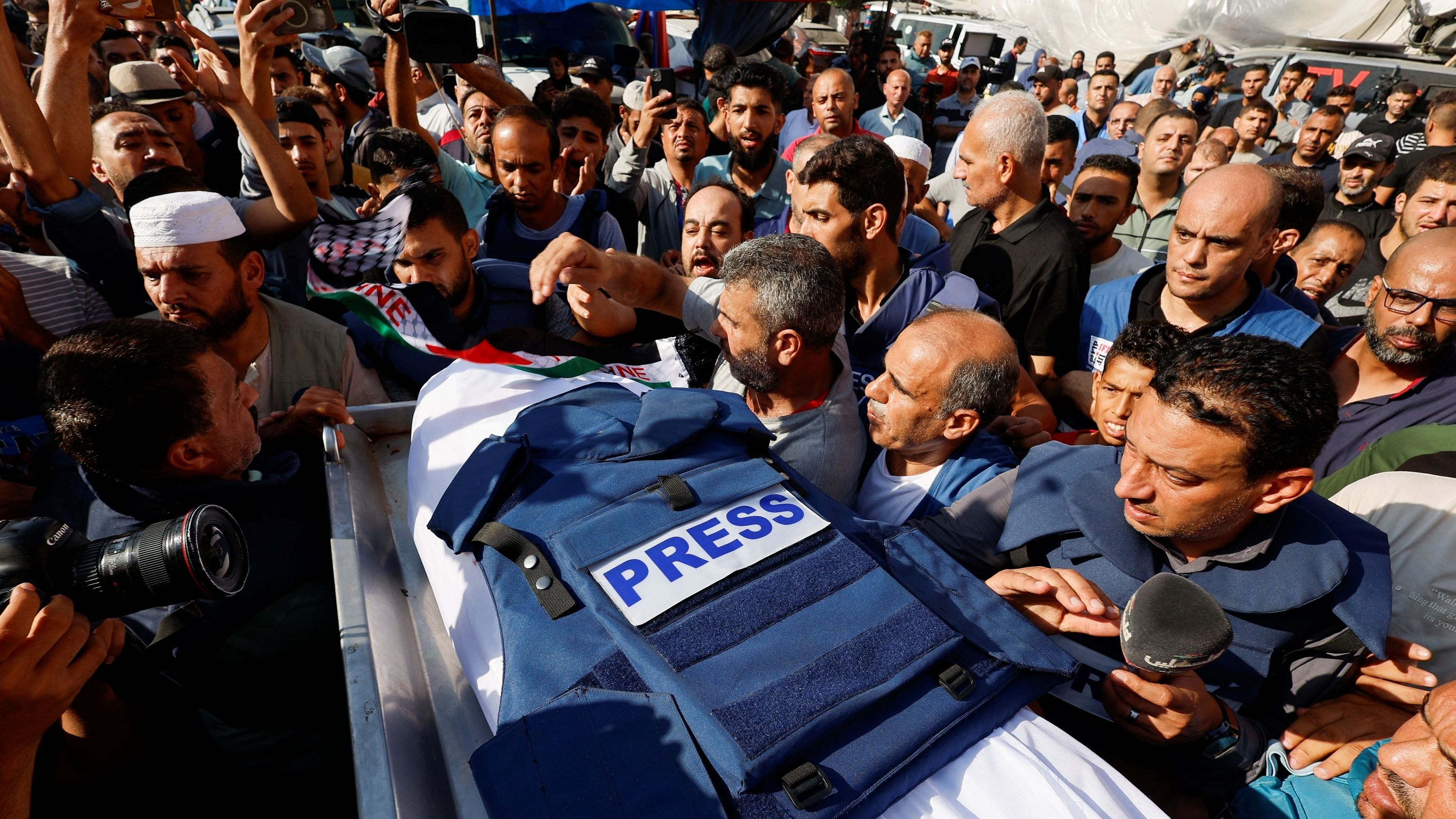 <div class="paragraphs"><p>Mourners attend the funeral of Palestinian journalist Mohammed Abu Hattab, who was killed in an Israeli strike, in Khan Younis in the southern Gaza Strip, November 3, 2023. </p></div>