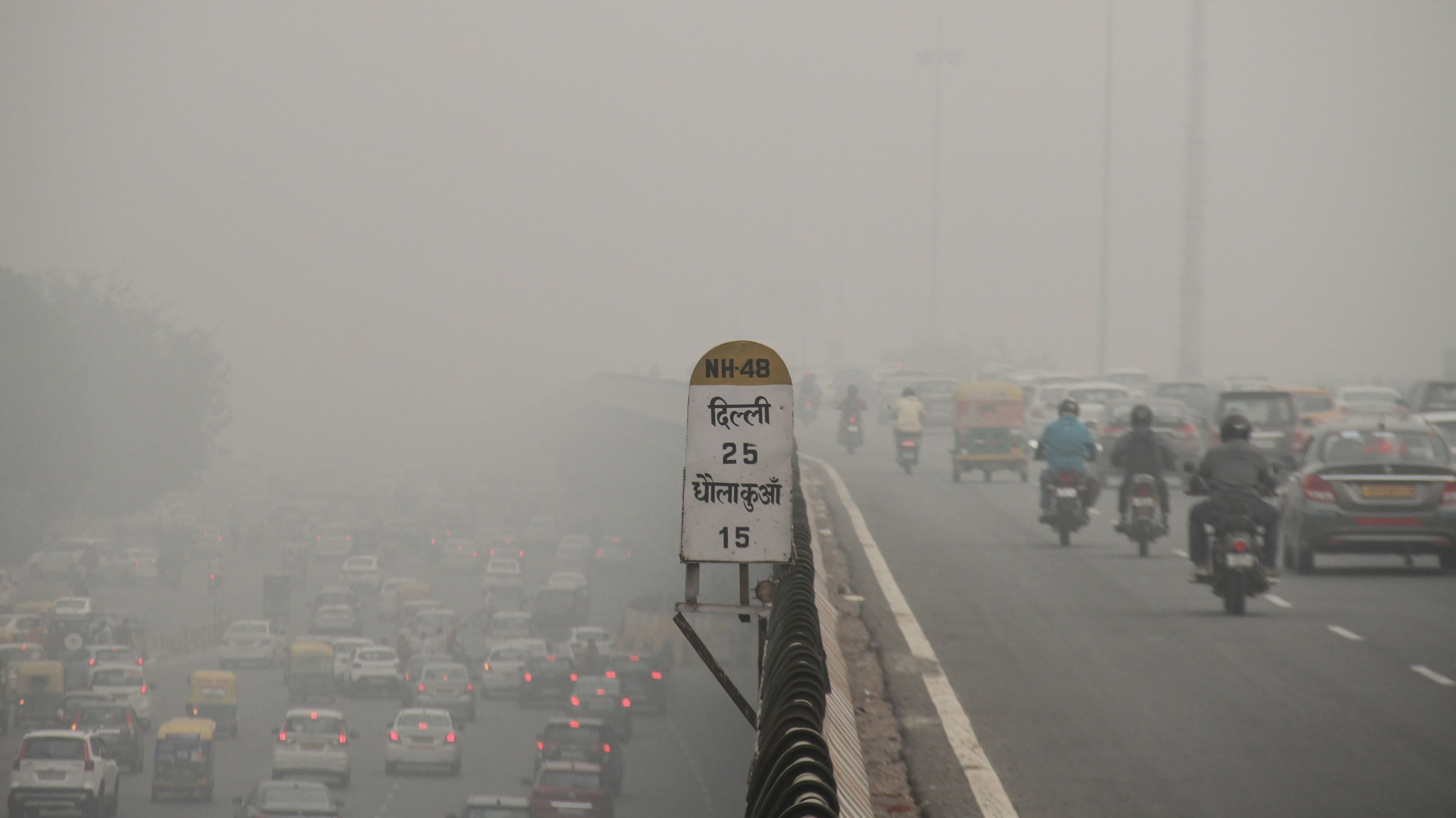 <div class="paragraphs"><p>Vehicles on the Delhi-Gurugram Expressway amid hazy weather conditions, in Gurugram, Friday, Nov. 3, 2023.</p></div>