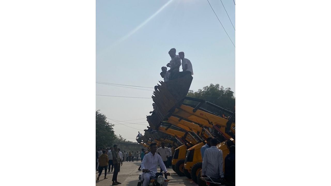 <div class="paragraphs"><p>Youths atop JCB machines await the arrival of Congress leader Sachin Pilot in KIshangarh, to welcome him with flowers. Pilot &nbsp;campaigned&nbsp;for Kisgangarh's Congress candidate Vikas Choudhary. </p></div>