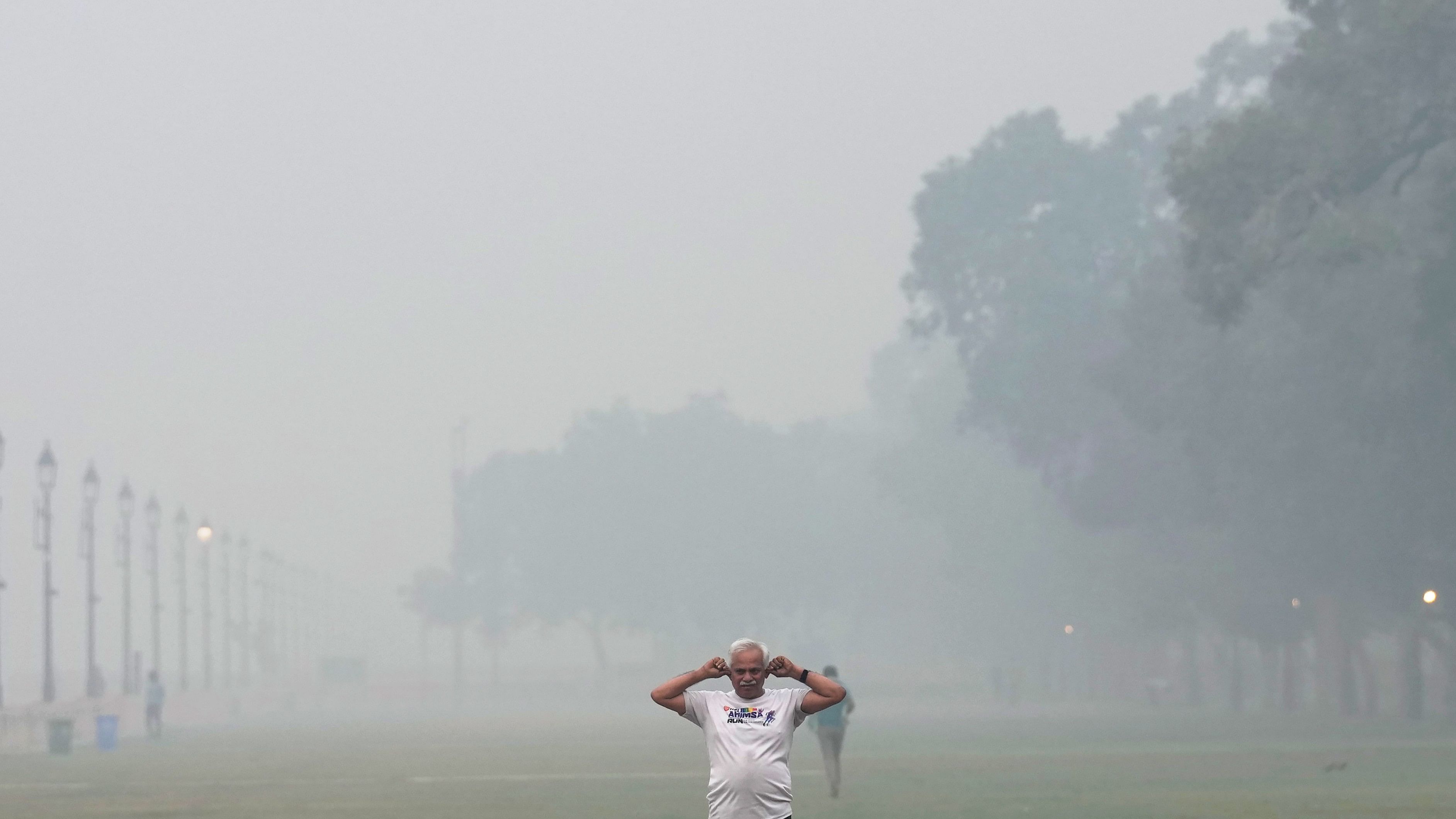 <div class="paragraphs"><p>Delhi's air quality remains 'severe'.</p></div>