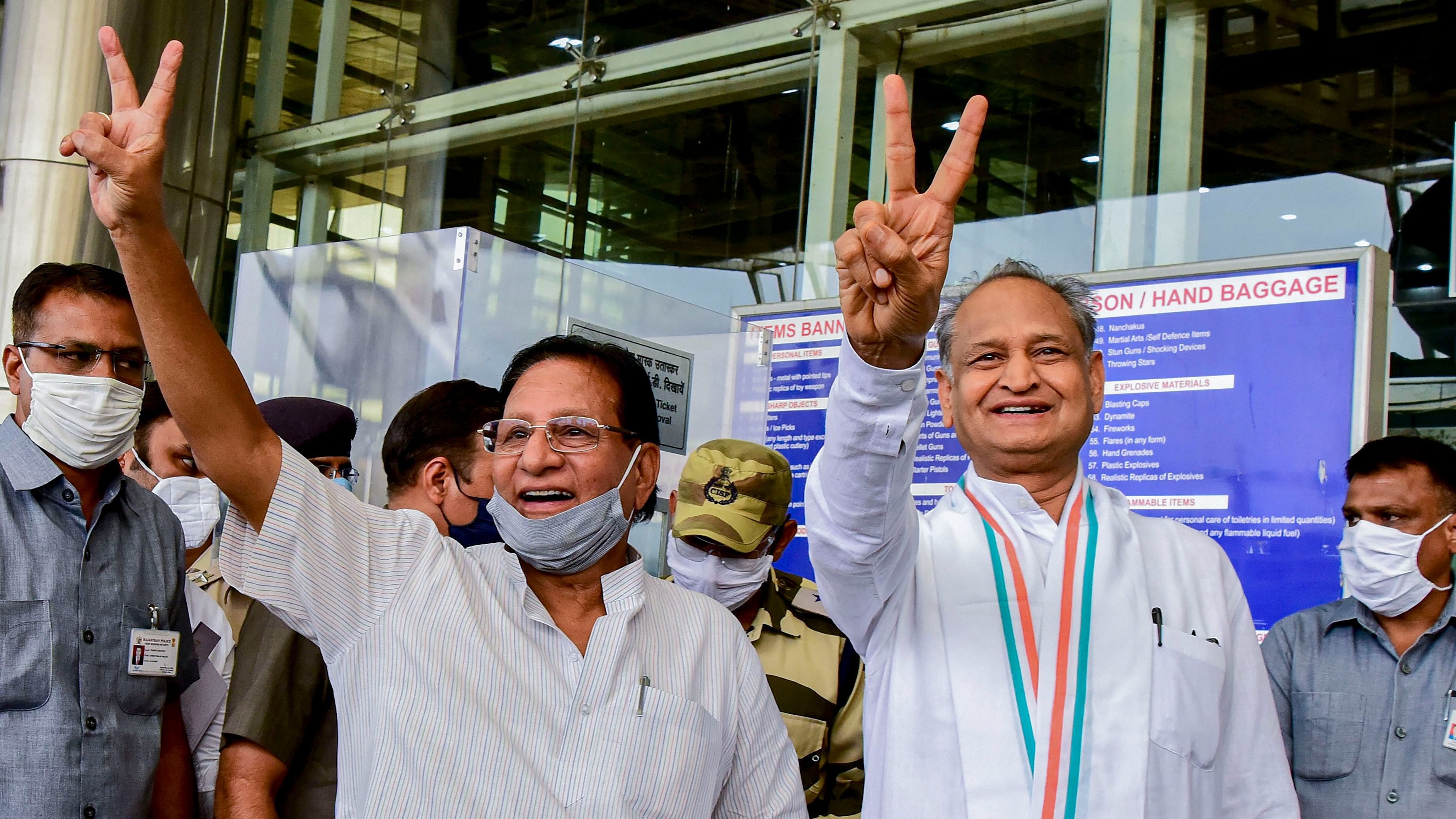 <div class="paragraphs"><p>Rajasthan CM Ashok Gehlot (R) and senior Congress leader Shanti Dhariwal (L).</p></div>