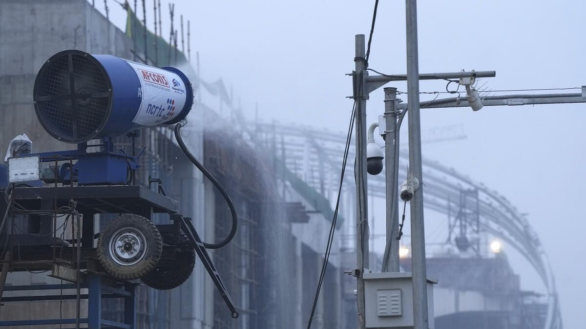 <div class="paragraphs"><p>An anti-smog gun being used to spray water droplets to curb air pollution, at Sarai Kale Khan in New Delhi, Monday, Nov. 13, 2023. Delhi recorded a jump in pollution levels and a smoky haze returned on Monday morning after residents flouted the ban on firecrackers on Diwali night.</p></div>