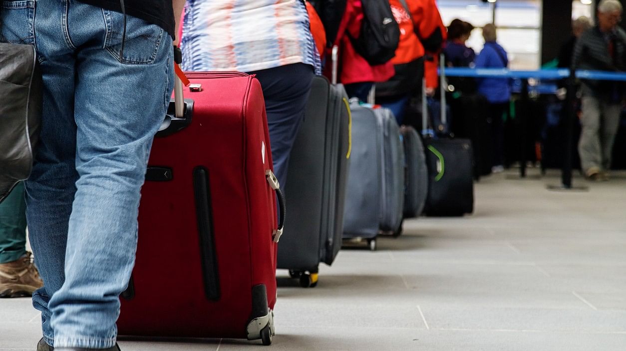 <div class="paragraphs"><p>Representative image of passengers with luggage</p></div>