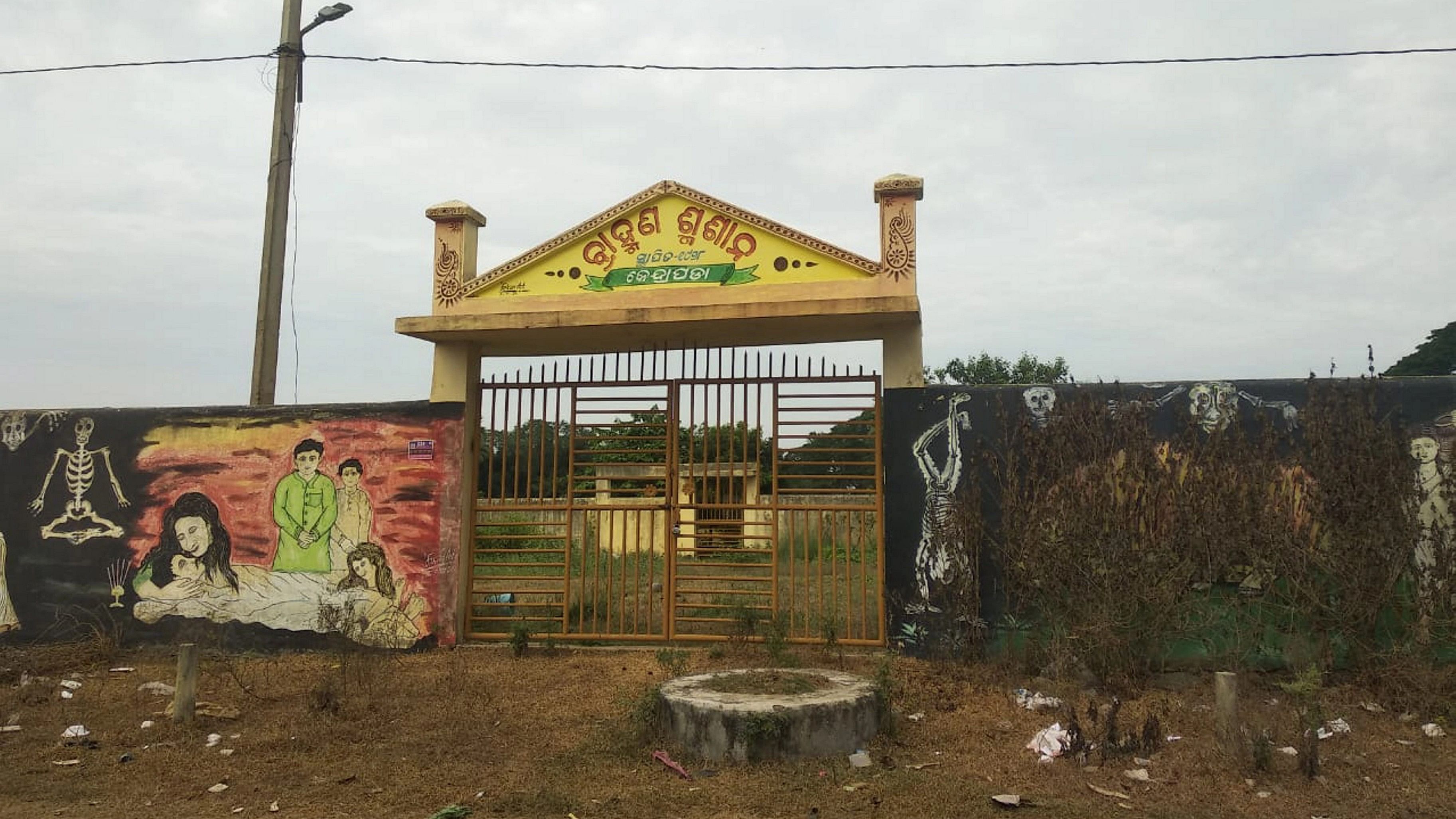 <div class="paragraphs"><p>A 'Brahmin crematorium' signage at the entrance of the burning ghat at Hazaribagicha, in Kendrapara, Odisha. </p></div>