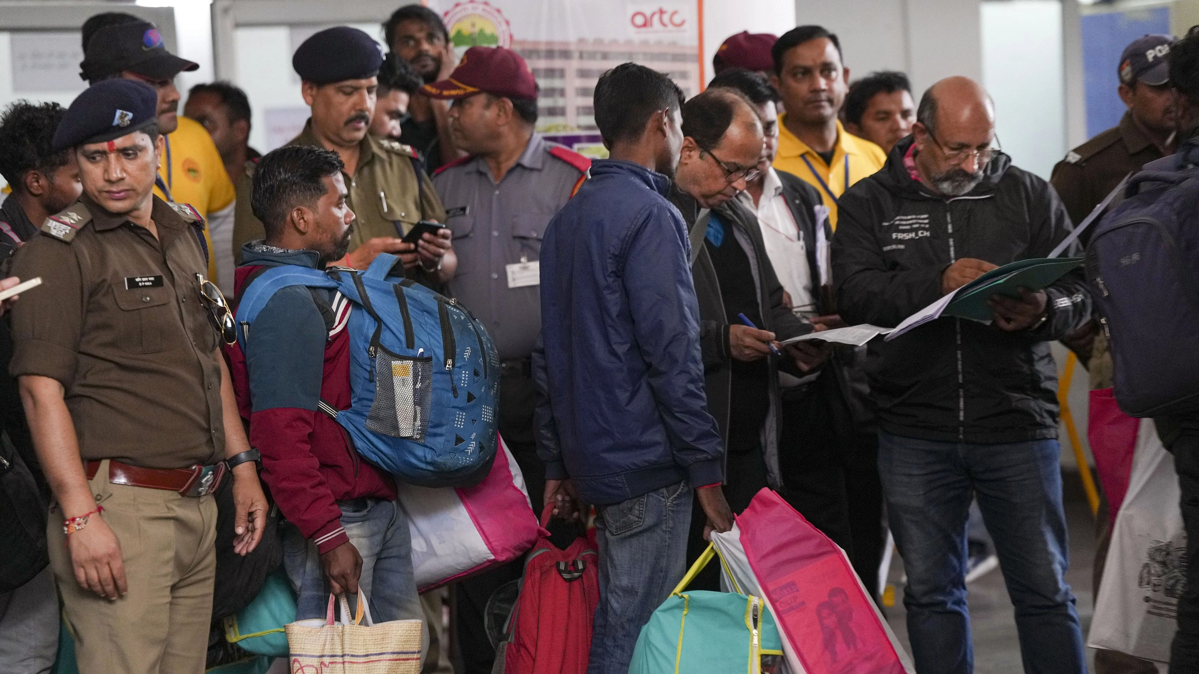 <div class="paragraphs"><p>Rishikesh: Workers from Jharkhand who were rescued from the Silkyara tunnel leave for their home state after a health check-up at AIIMS, in Rishikesh, Thursday, Nov. 30, 2023. </p></div>