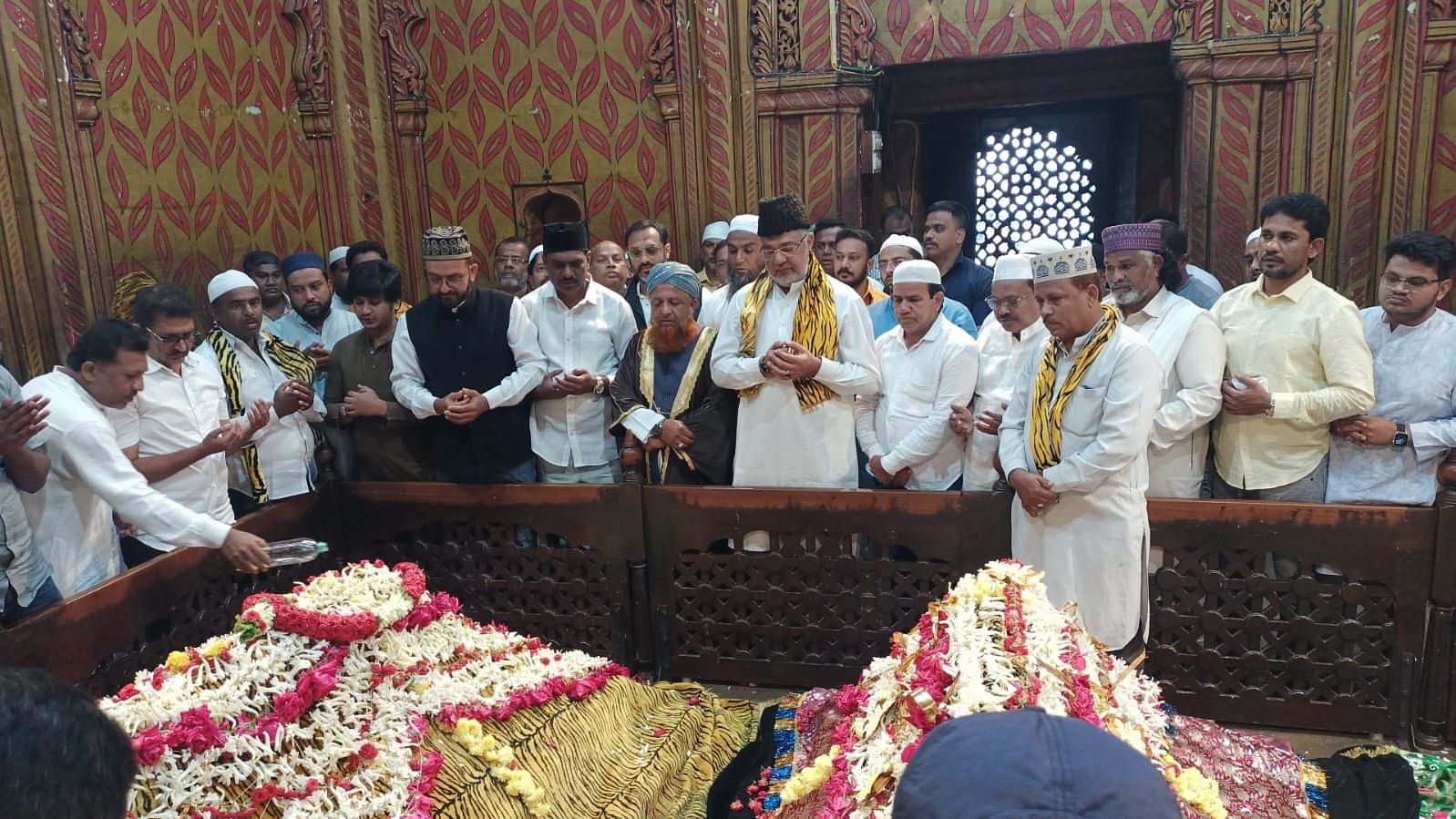 <div class="paragraphs"><p>Narasimharaja MLA Tanveer Sait offers prayers at Tipu's tomb, in Srirangapatna, Mandya district, on Friday.</p></div>