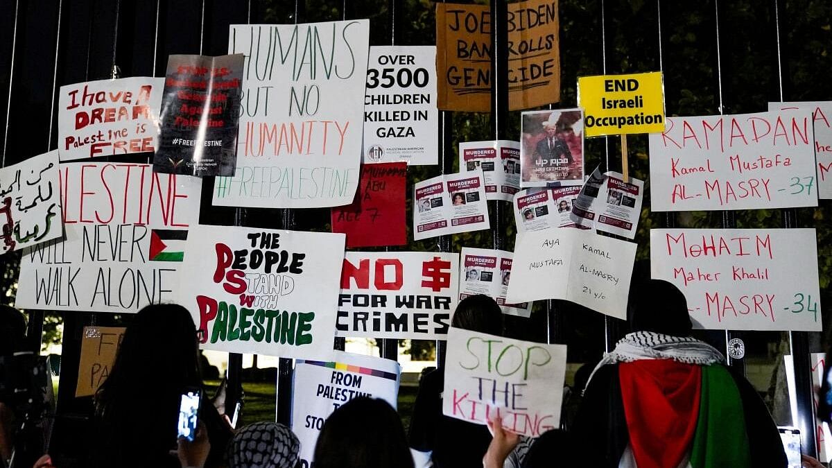 <div class="paragraphs"><p>Demonstrators rally outside the White House in support of Palestinians in Gaza, amid the ongoing conflict between Israel and Hamas, in Washington.</p></div>