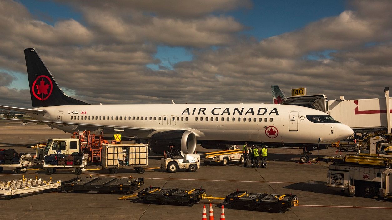 <div class="paragraphs"><p>An Air Canada aircraft</p></div>