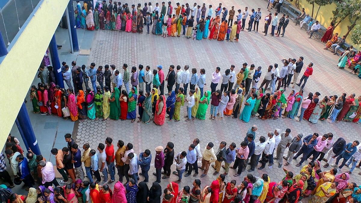 <div class="paragraphs"><p>People wait in queue to cast their votes for the Madhya Pradesh Assembly election, in Bhopal.</p></div>