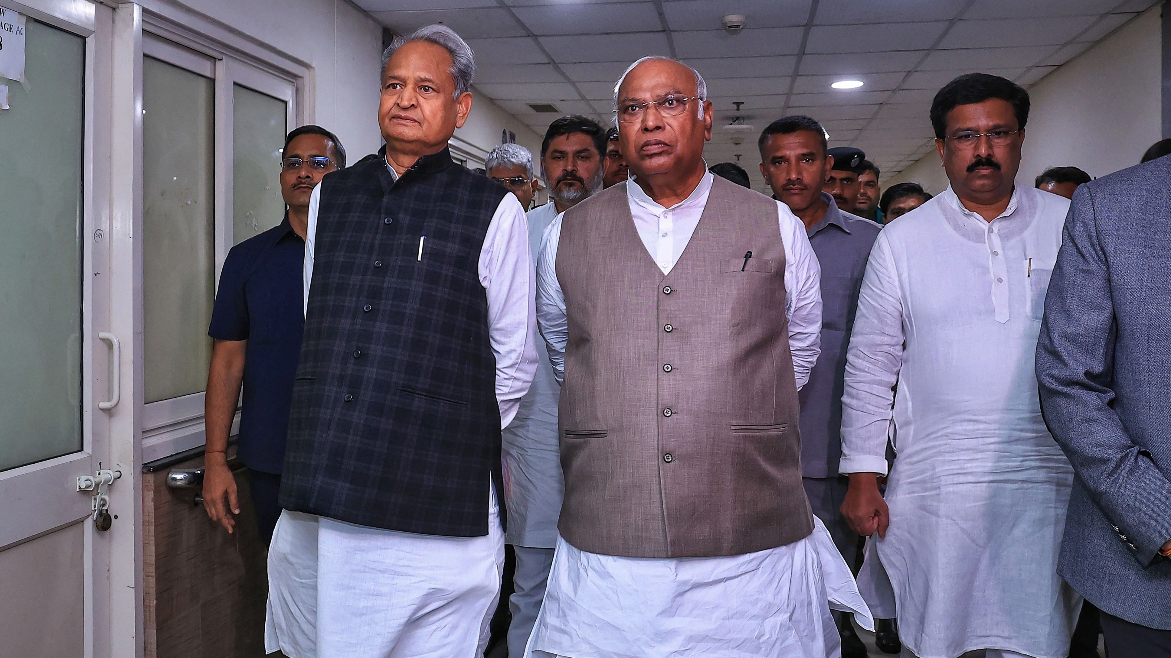 <div class="paragraphs"><p>Rajasthan Chief Minister Ashok Gehlot and Congress President  Mallikarjun Kharge visit Sawai Mansingh Hospital to meet injured government officer Harshadipati Valmiki in Jaipur.</p></div>