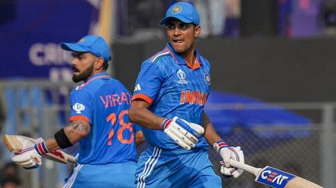 <div class="paragraphs"><p>Shubman Gill and Virat Kohli during their partnership.</p></div>