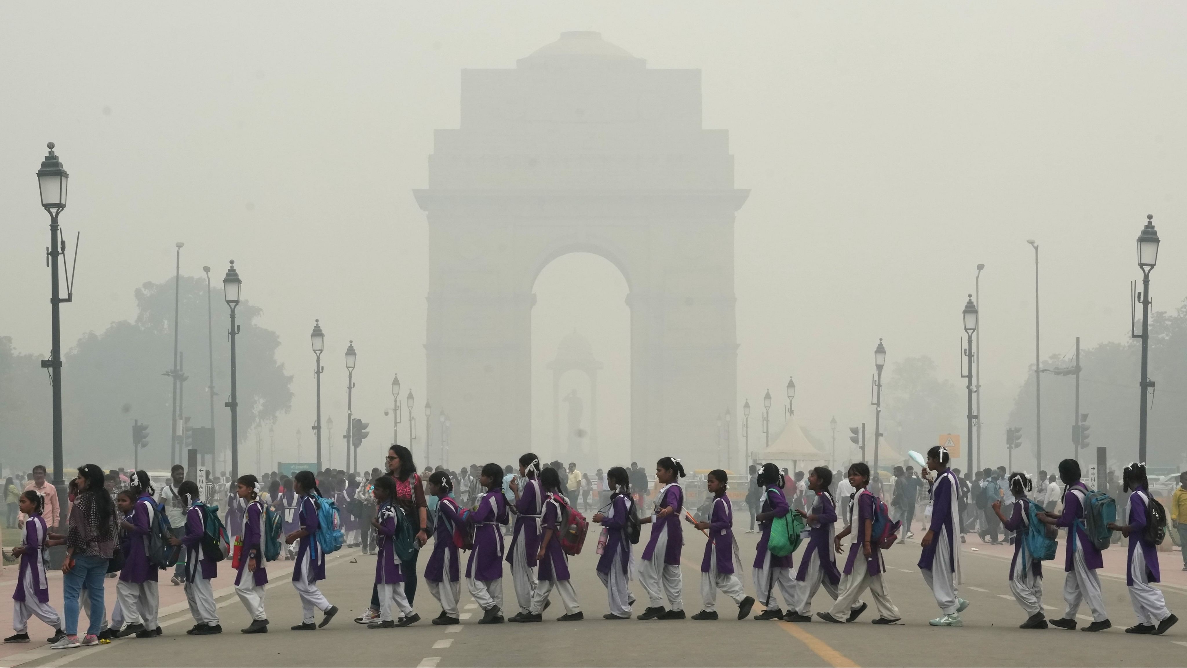 <div class="paragraphs"><p>School children amid dense smog near the India Gate in New Delhi.</p></div>