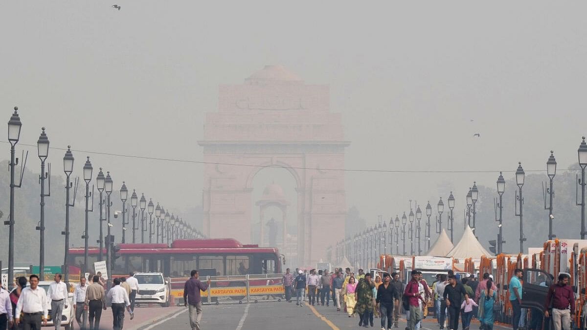 <div class="paragraphs"><p>A thick blanket of smog covers the India Gate, in New Delhi, Monday, Nov. 6, 2023.</p></div>