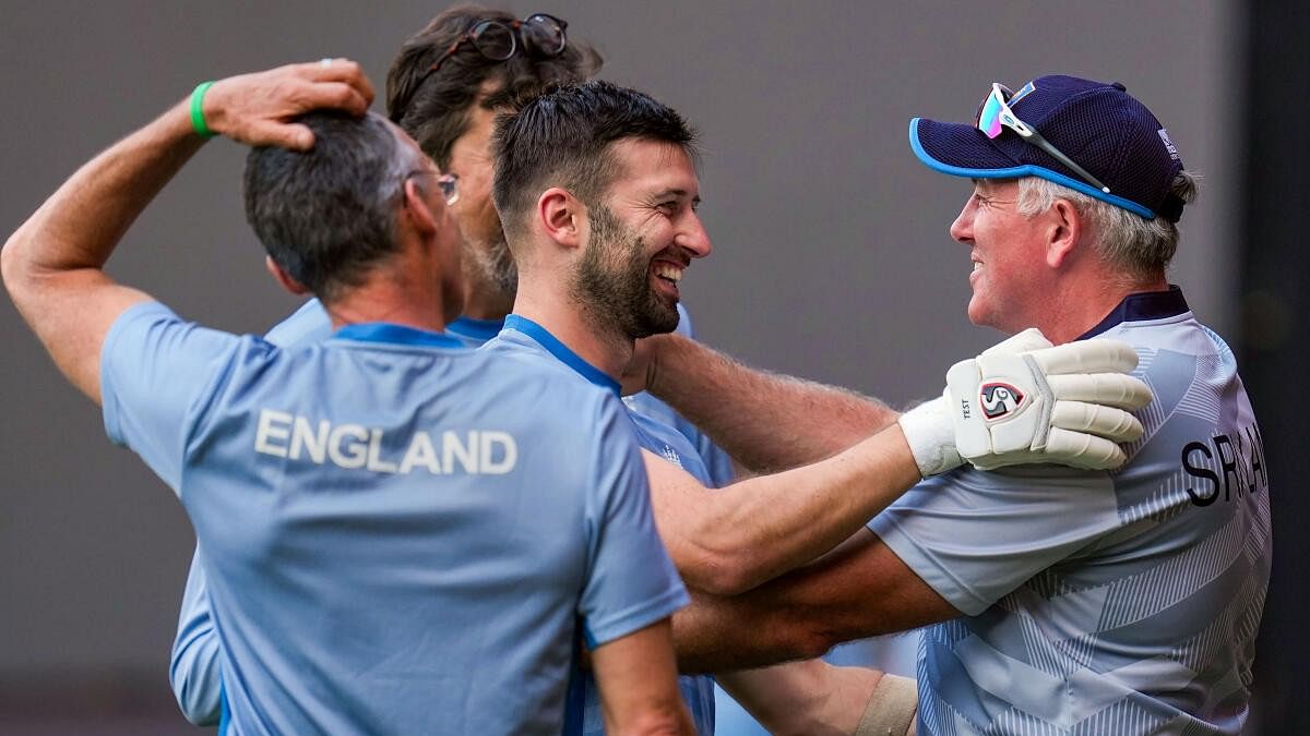 <div class="paragraphs"><p>England’s Mark Wood and Sri Lanka's head coach Chris Silverwood (right) during a practice session ahead of the ICC Men’s Cricket World Cup 2023 match between Sri Lanka and England at M. Chinnaswamy Stadium, in Bengaluru, Tuesday, Oct. 24, 2023.</p></div>