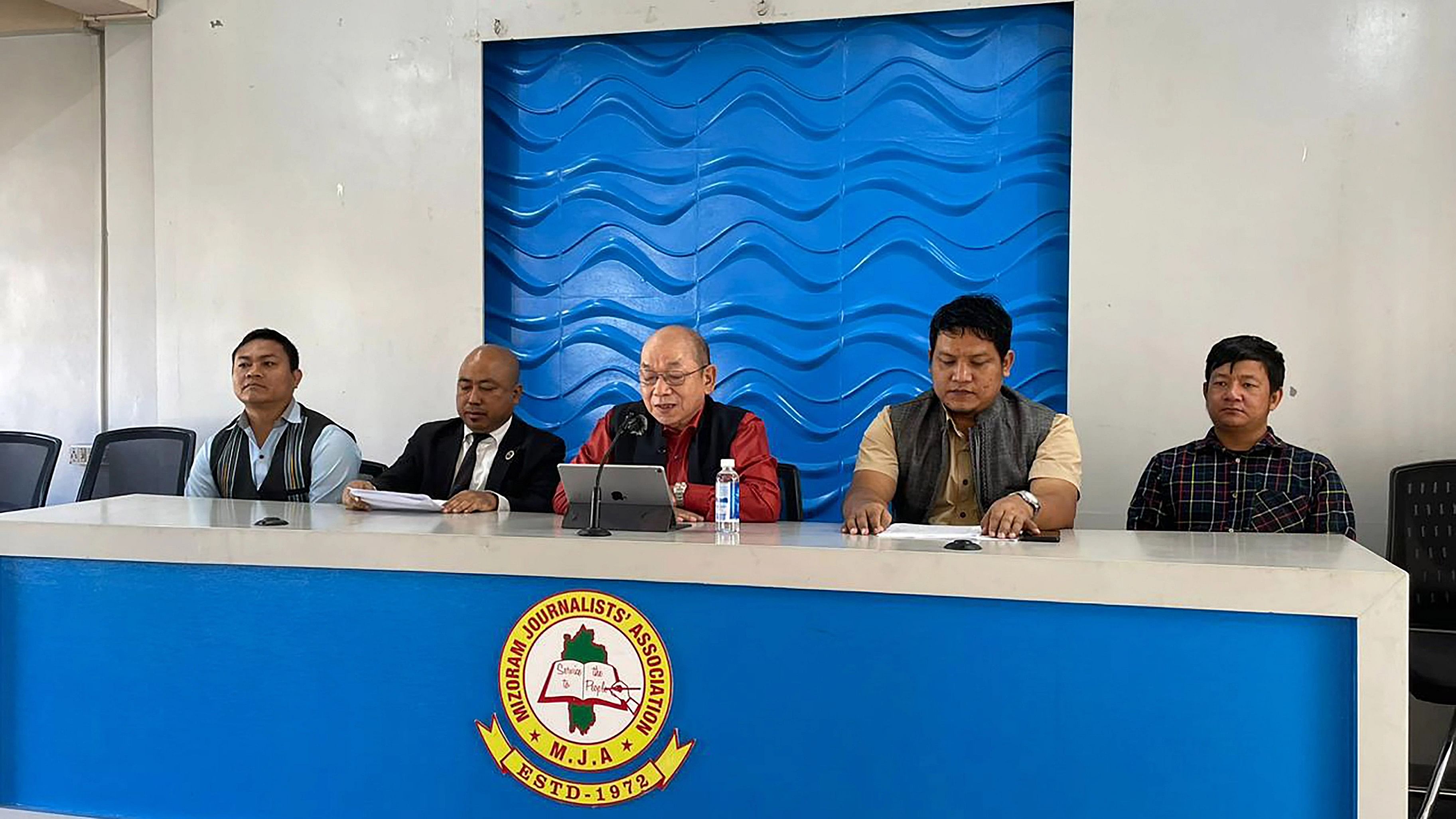 <div class="paragraphs"><p> ZPM working chairman K. Sapdanga addresses press conference in Aizawl. </p></div>