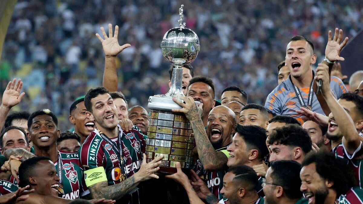 <div class="paragraphs"><p>Fluminense's Nino and Felipe Melo lift the trophy as they celebrate with teammates after winning the Copa Libertadores.</p></div>