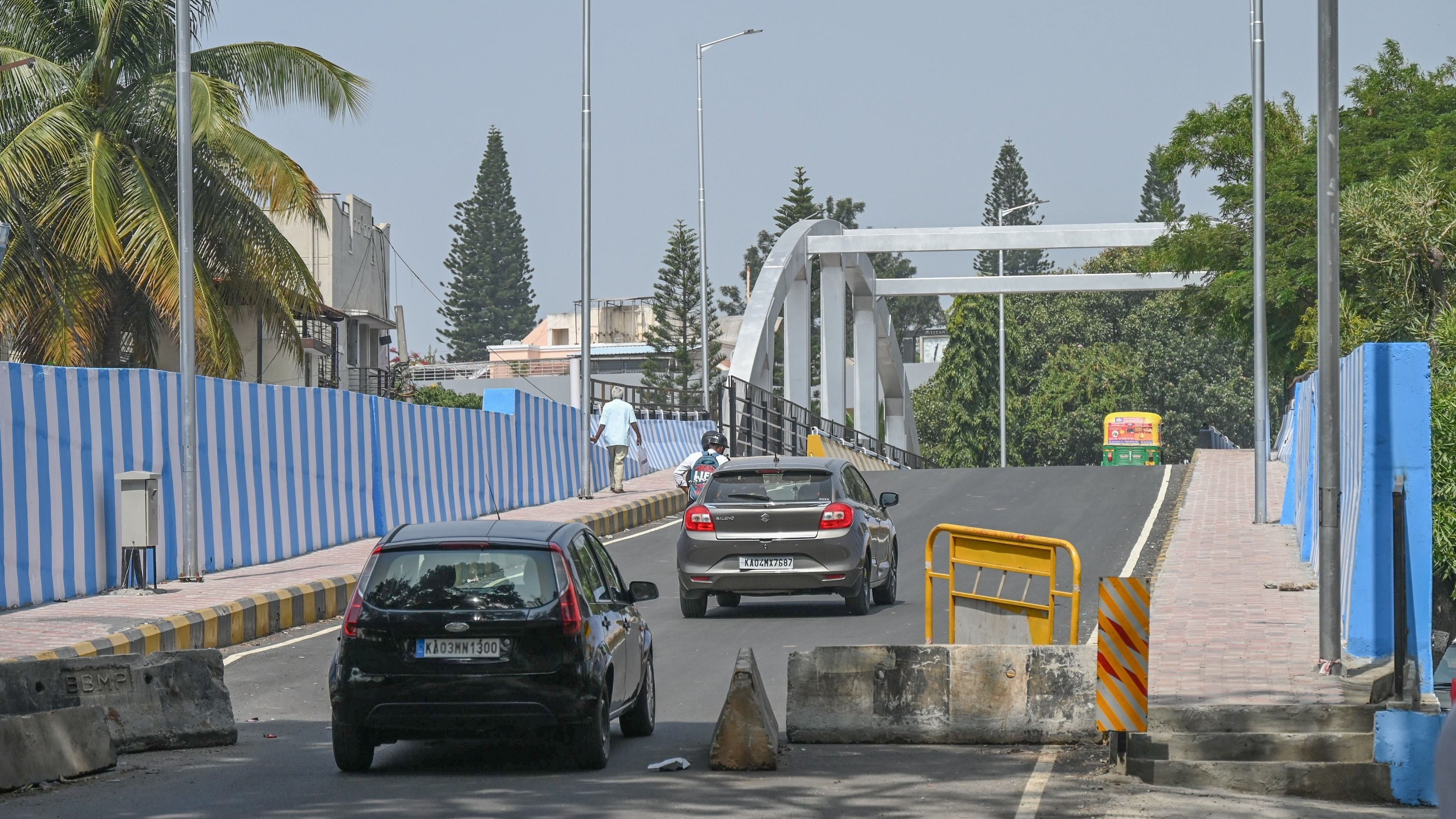 <div class="paragraphs"><p>Vehicles have begun using the railway overbridge (ROB), easing traffic flow on Murugesh Mudaliar Road (MM Road). </p></div>