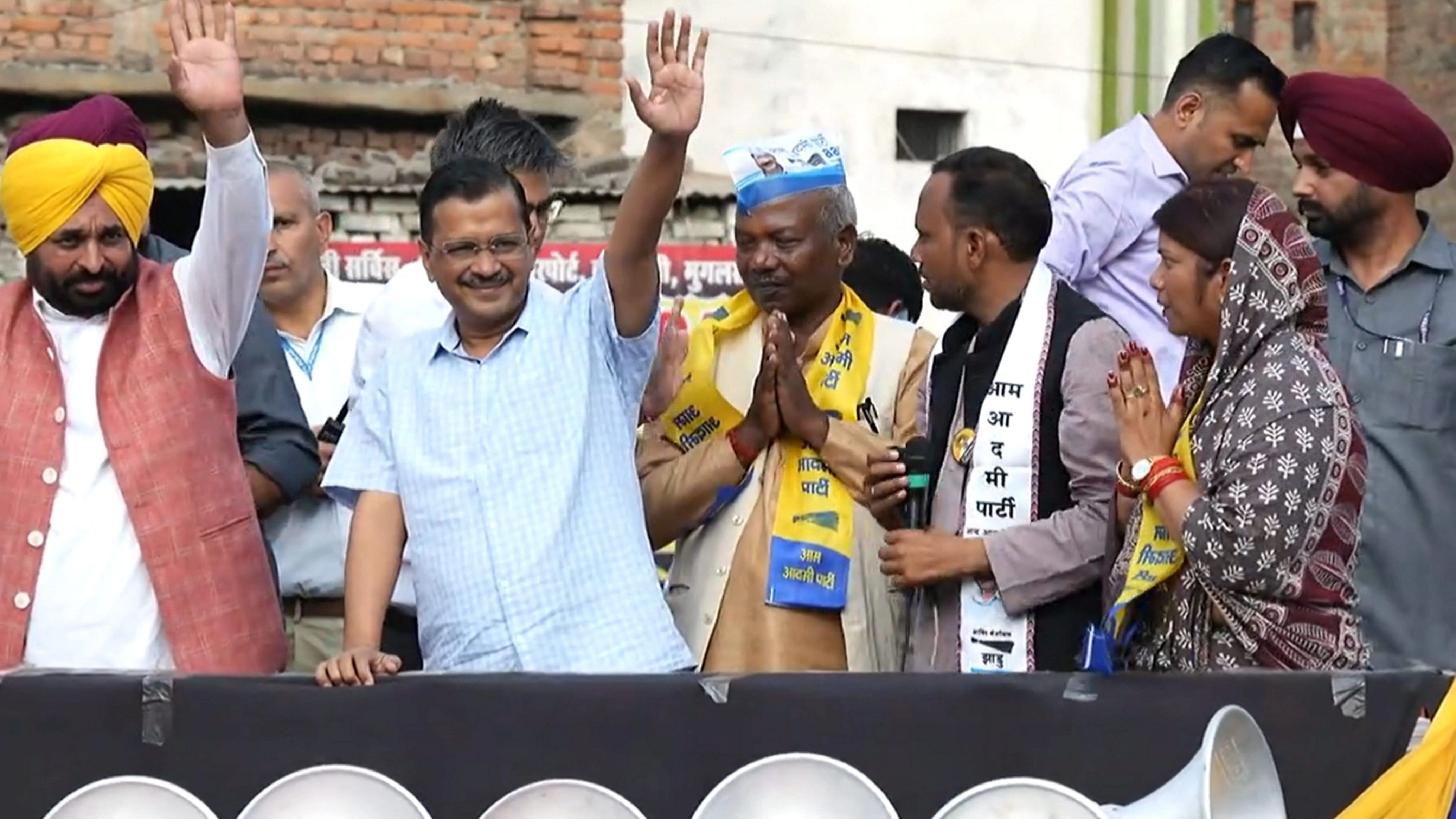 <div class="paragraphs"><p>Delhi Chief Minister and AAP Convenor Arvind Kejriwal and Punjab Chief Minister Bhagwant Mann wave at supporters during a roadshow ahead of Madhya Pradesh Assembly elections, in Singrauli district, Thursday, Nov. 2, 2023. </p></div>