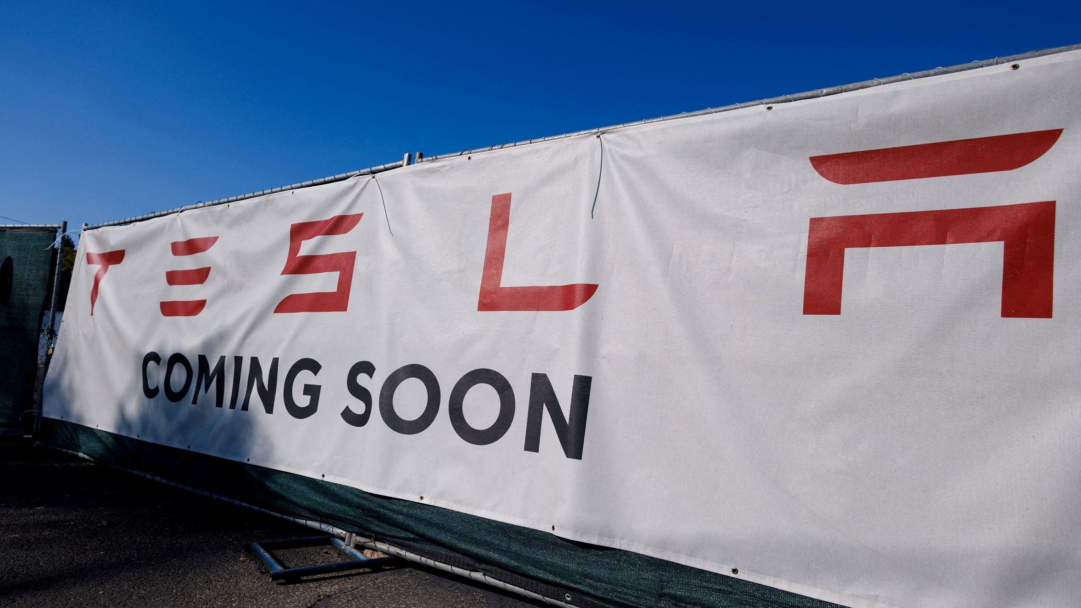 <div class="paragraphs"><p>FILE PHOTO: A banner is pictured at the location of a new Tesla, Inc. electric automotive which is undergoing renovation from being a former BMW dealership in Encinitas, California, U.S.     </p></div>